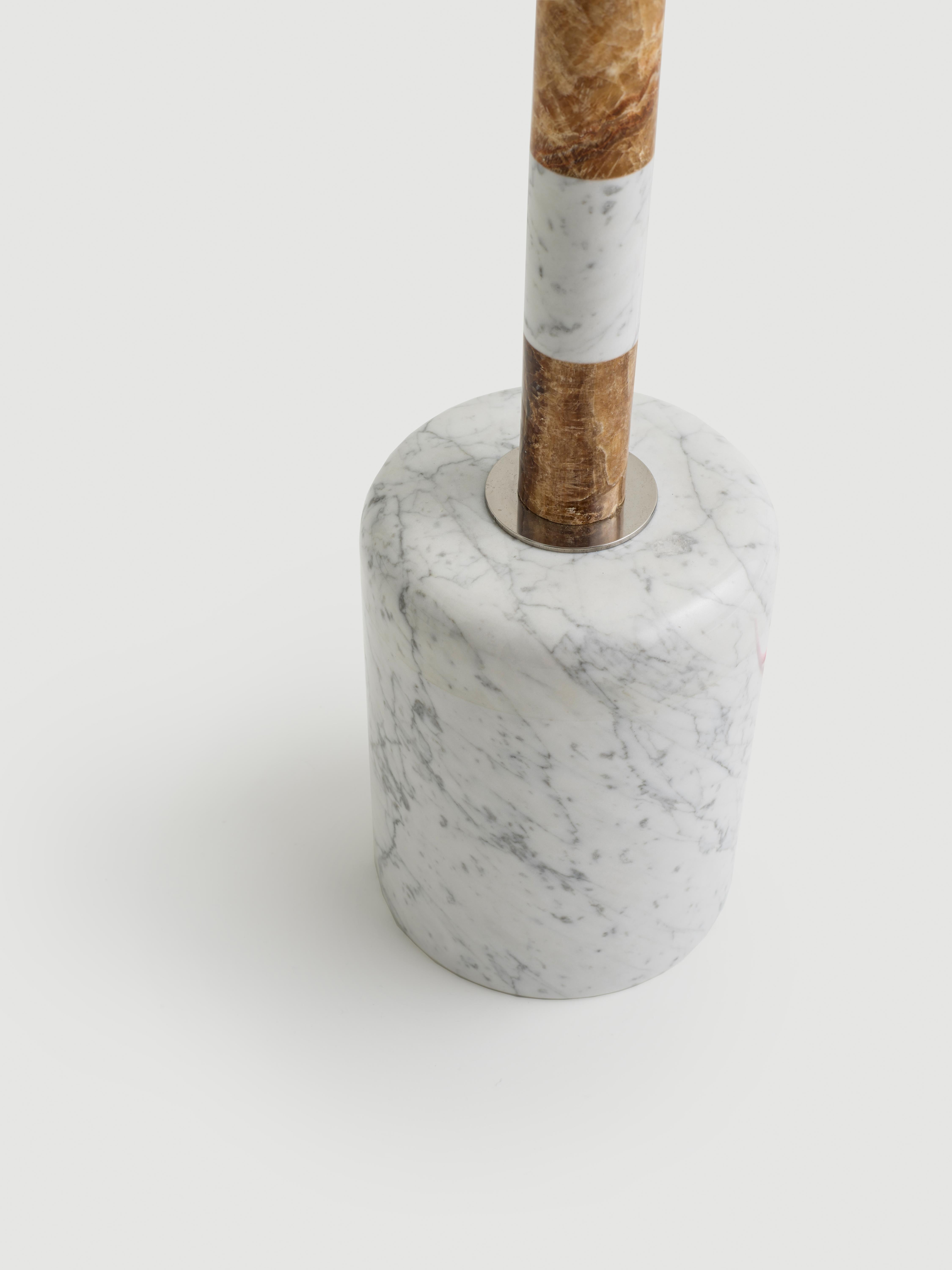 XXIe siècle et contemporain Lampe Sare de Merve Kahraman, verre dépoli marbré et verre peint à la main en vente