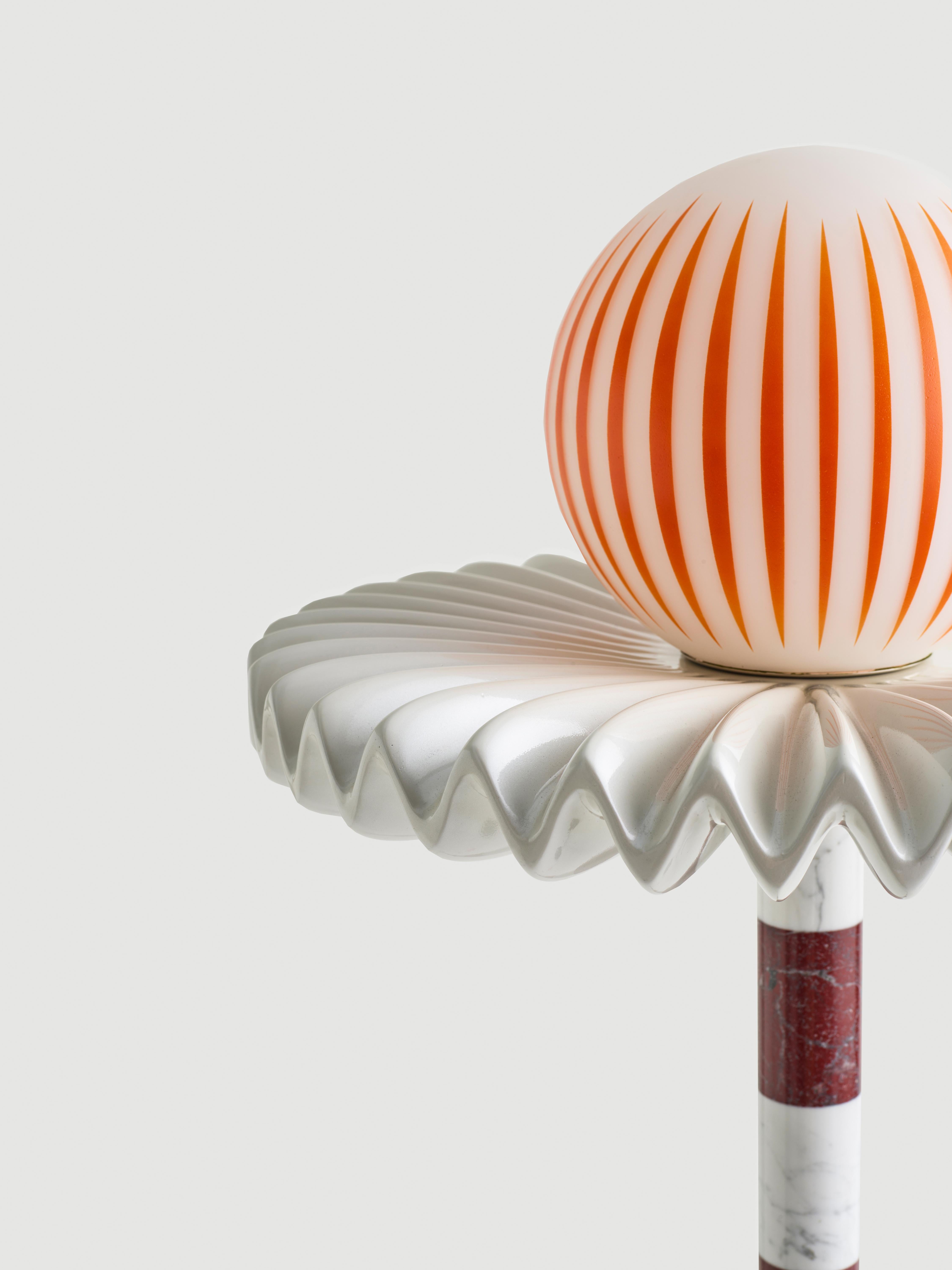 Lampada Sare in ciliegio di Merve KAHRAMAN, vetro lattimo marmo e vetro dipinto a mano in vendita 2