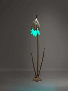 Lampada da terra Sarensia Flora in legno di carpino e rovere, di Alun Heslop