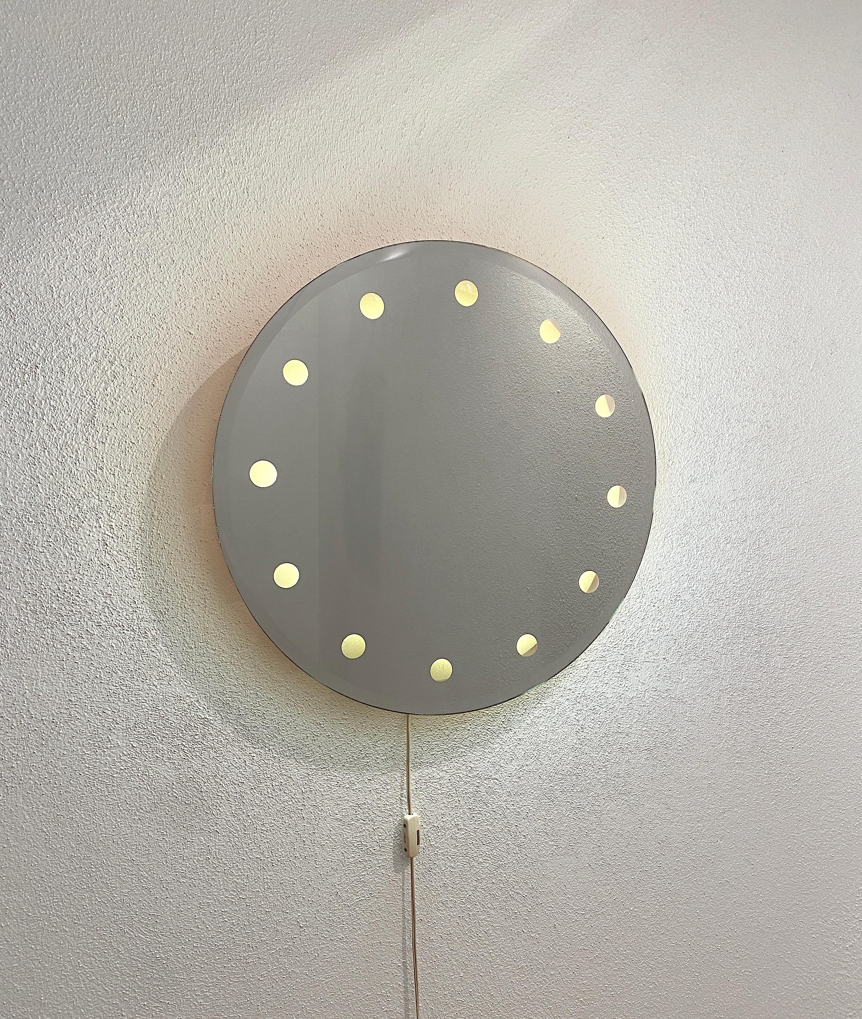 Mid-Century Modern Gino Sarfatti Attributed Round Illuminated Mirror, Italy, circa 1960 For Sale