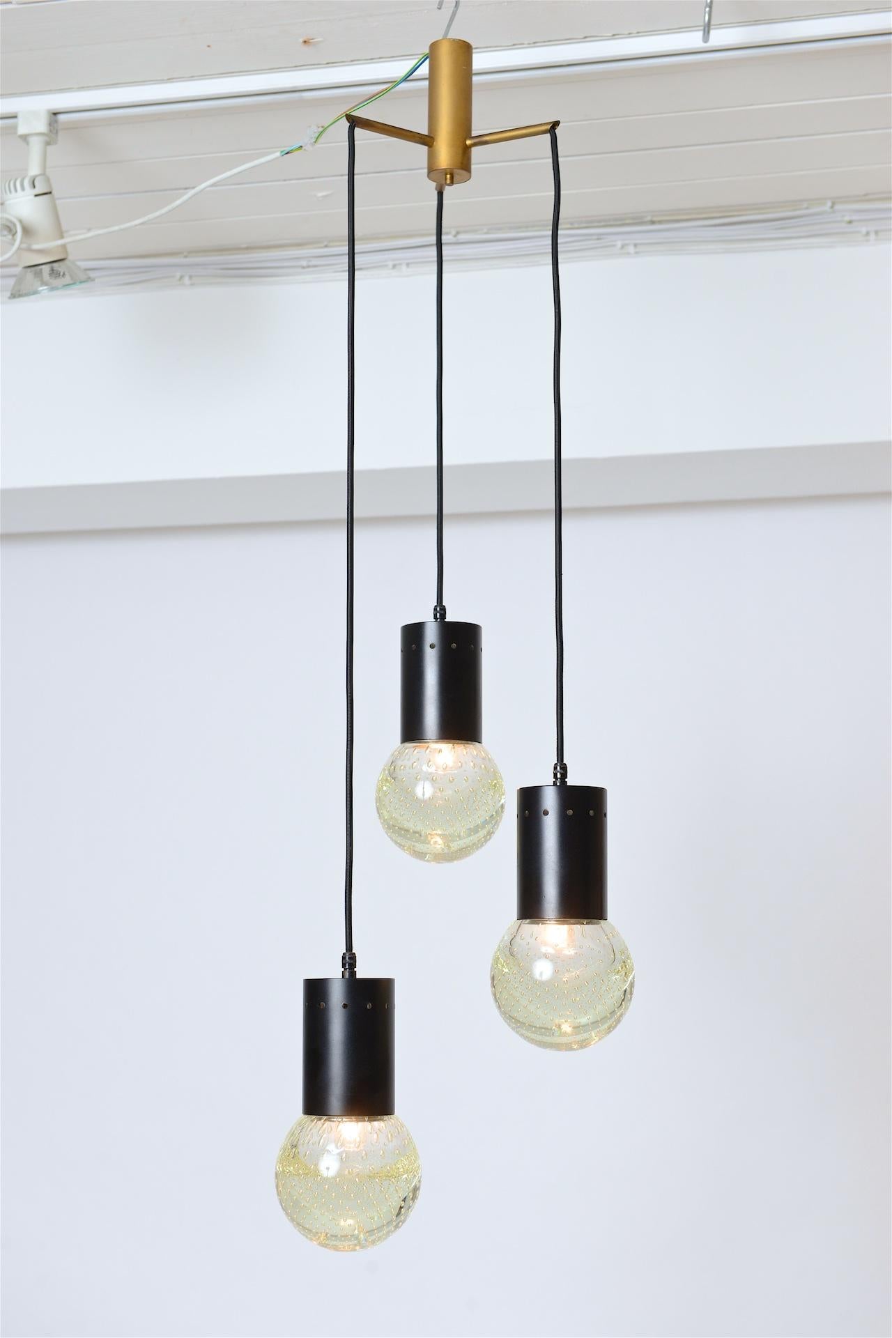 Sarfatti Chandelier for Seguso with Three Globes, circa 1960 In Good Condition For Sale In London, GB