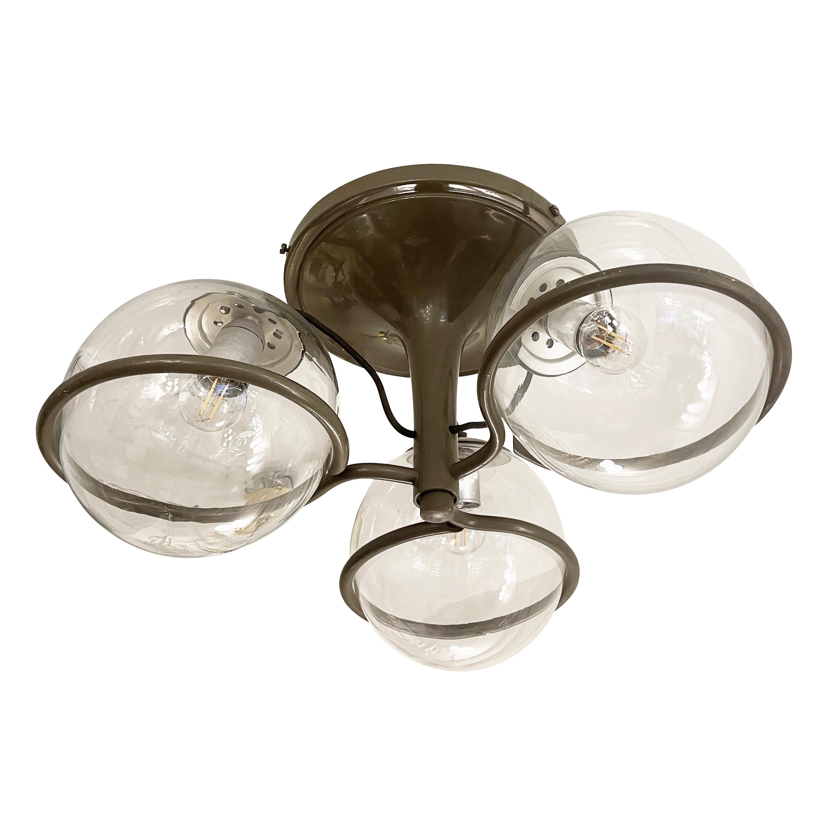 Sarfatti for arteluce chandelier model 2042 / 3
$4,200.00
Timeless flush mount chandelier designed by Gino Sarfatti for Arteluce in 1963. The grey lacquered frame holds three large clear shades which can be mounted with the wires upwards or