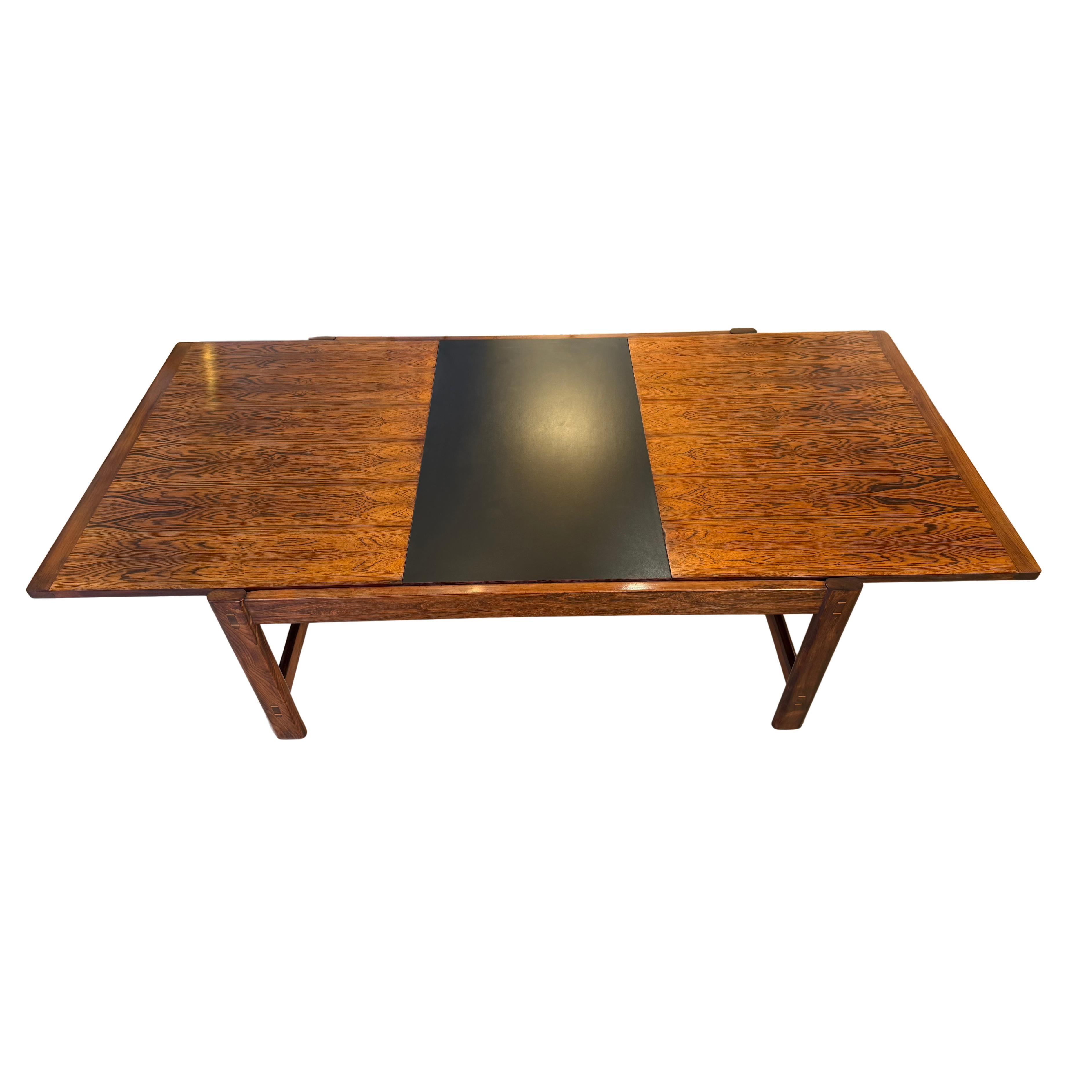 Sari coffee table by Torbjorn Afdal for Bruksbo In Good Condition For Sale In PARIS, FR