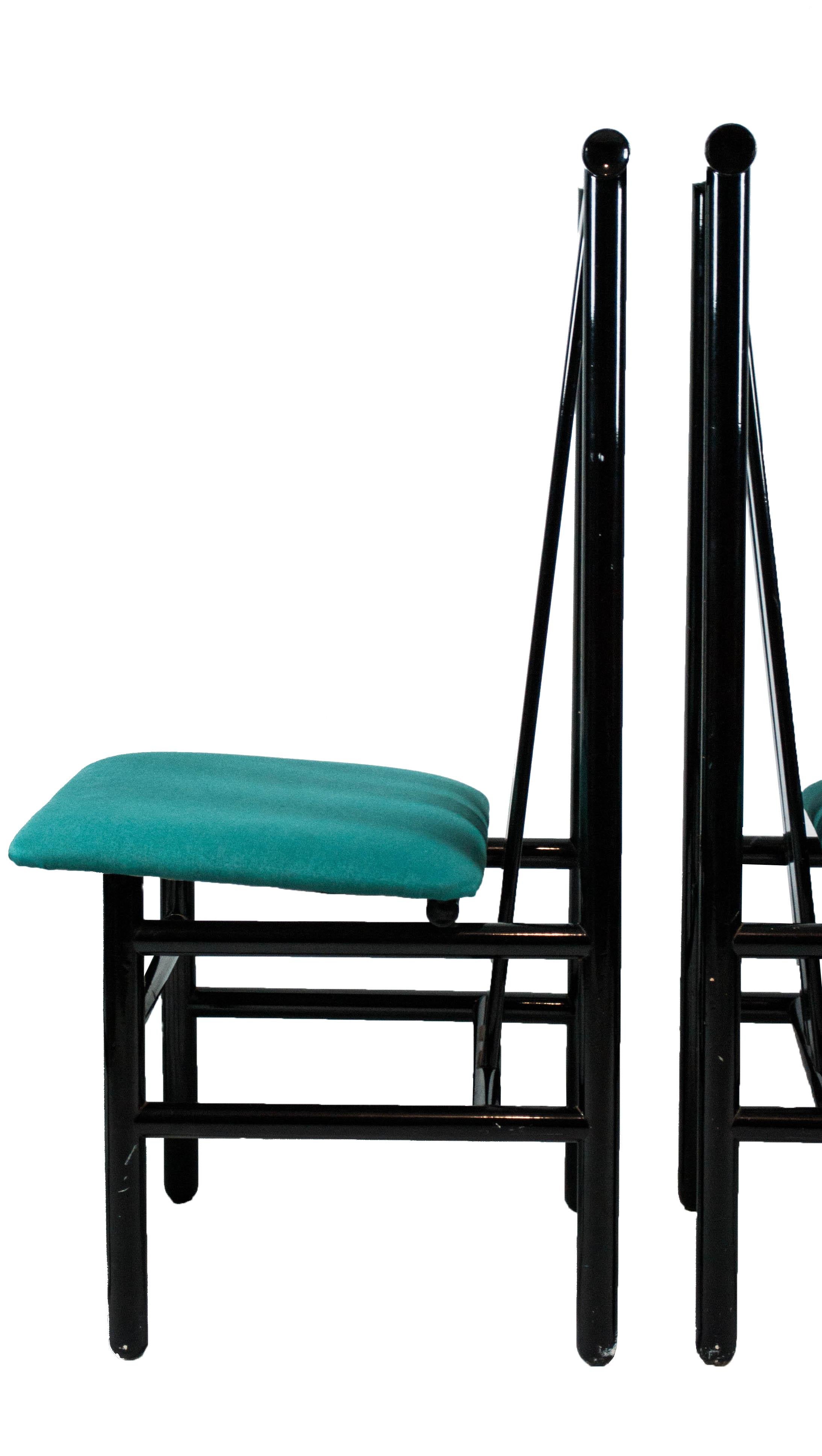 Set of four high-backed Zea chairs in lacquered black wood by Annig Sarian, made in Italy in 1981 for Tisettanta.
The peculiar inclined backrest makes this model an icon of the 1980s Italian design. The seats are reupholstered in cotton