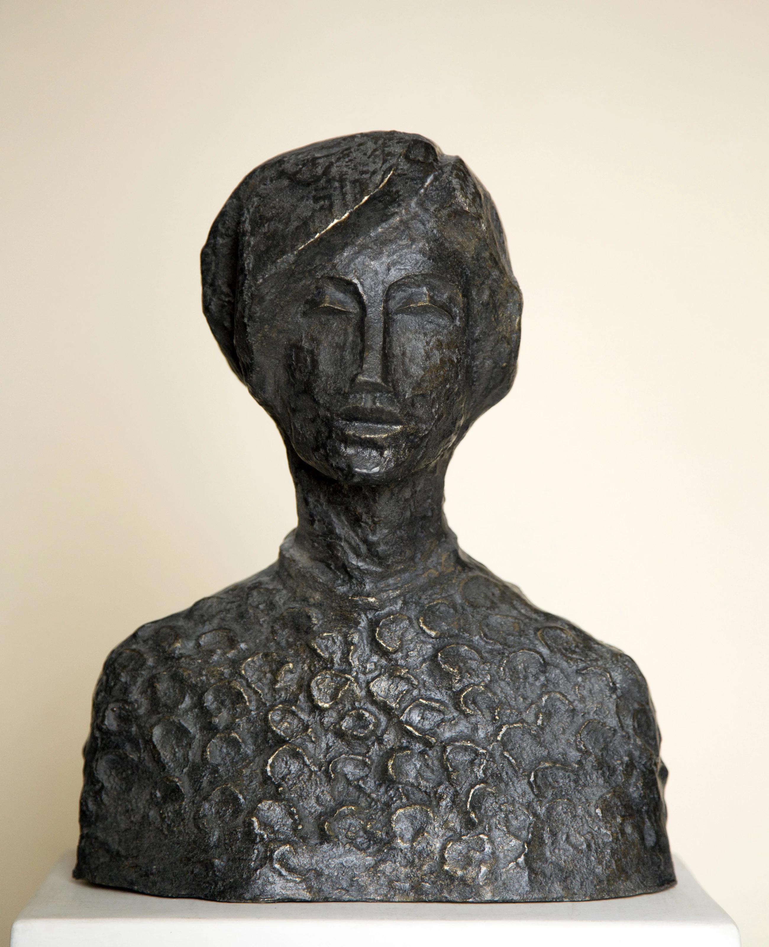 Scultura in bronzo "Clara" 13" x 9" x 6" pollici di Sarkis Tossonian