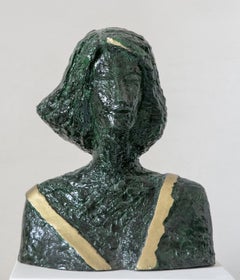 "Lara" - Scultura figurativa unica, 16" x 13" x 9" pollici, di Sarkis Tossonian
