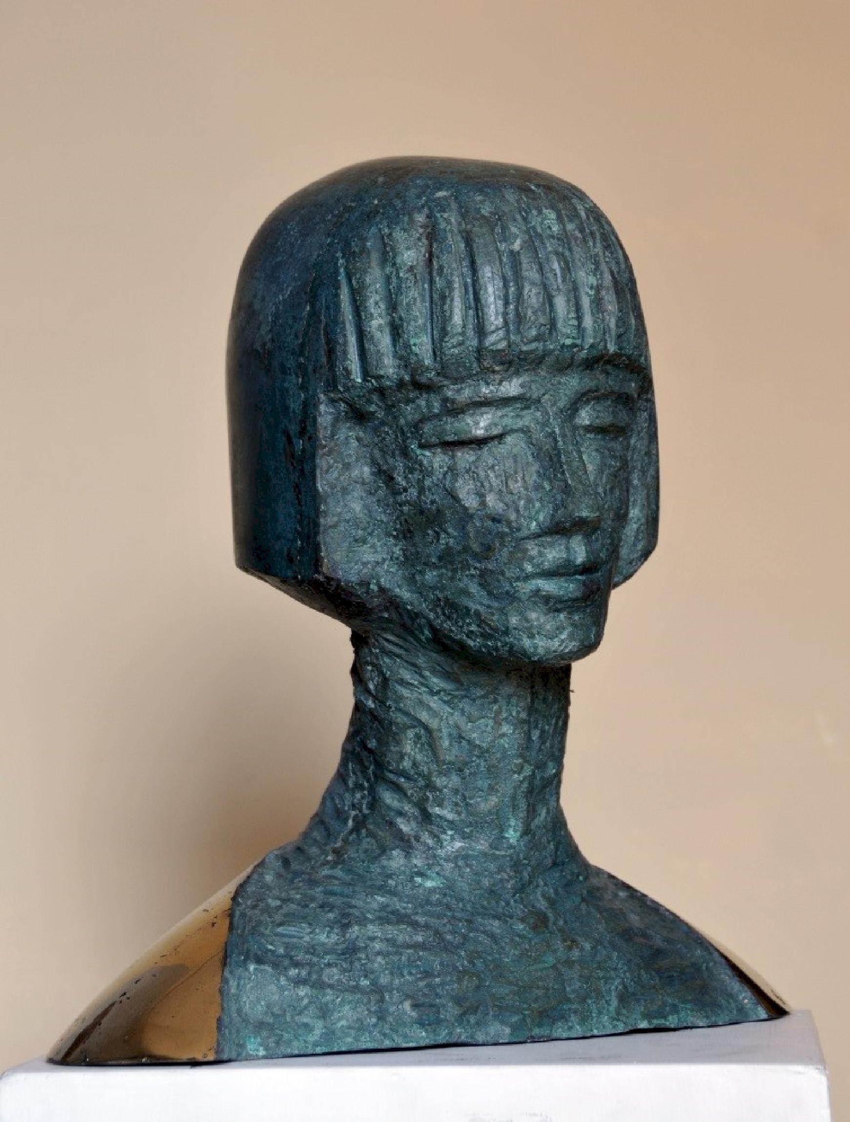 „Patty“ Bronzeskulptur 17" x 17" x 9" Zoll von Sarkis Tossonian

Sarkis Tossoonian wurde 1953 in Alexandria geboren. Er schloss sein Studium an der Fakultät für Bildende Künste/Bildhauerei 1979 ab. Seit 1980 und bis heute stellt er in Einzel- und