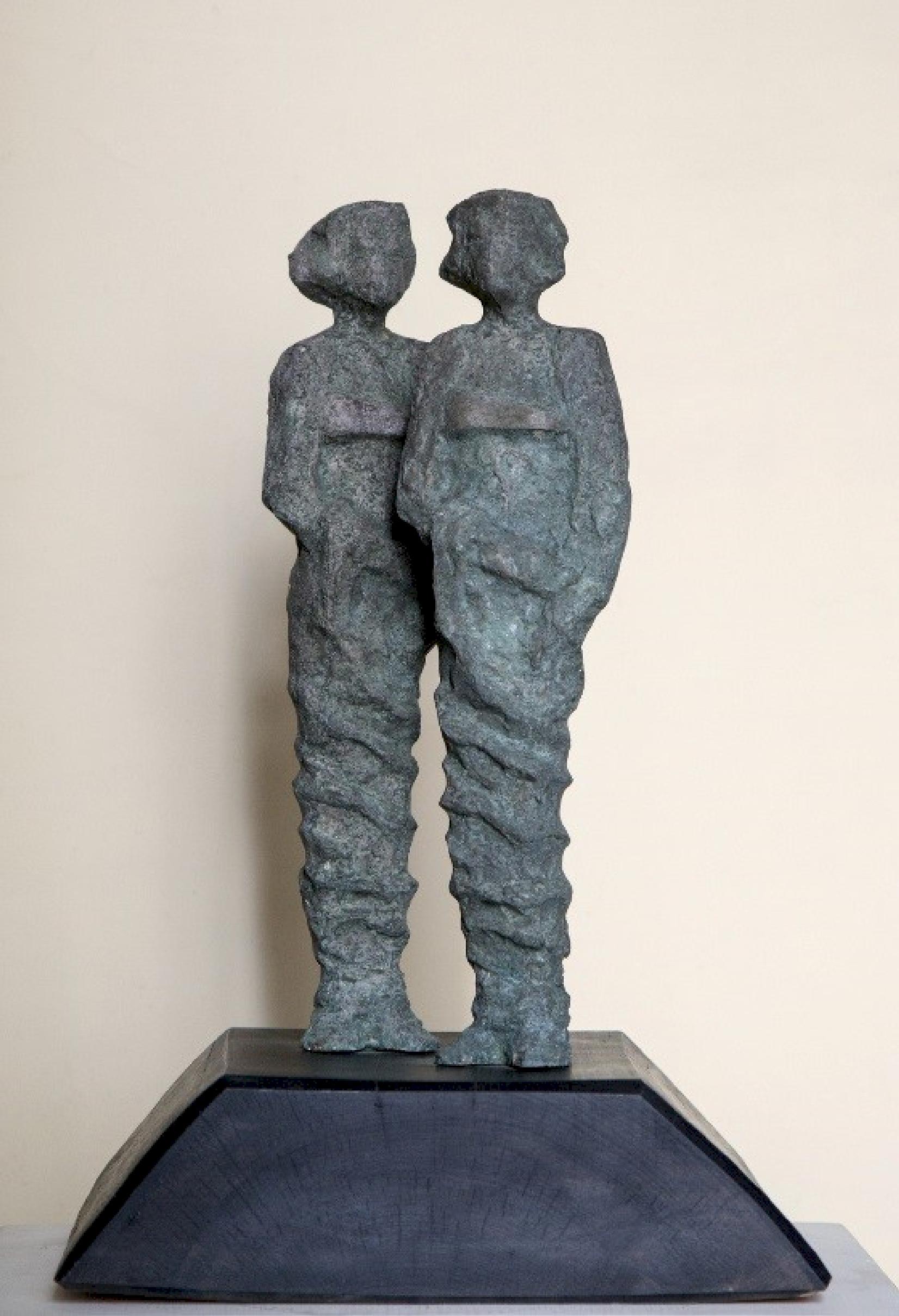 „Sisters“ Bronzeskulptur 14" x 6" x 4" Zoll von Sarkis Tossonian