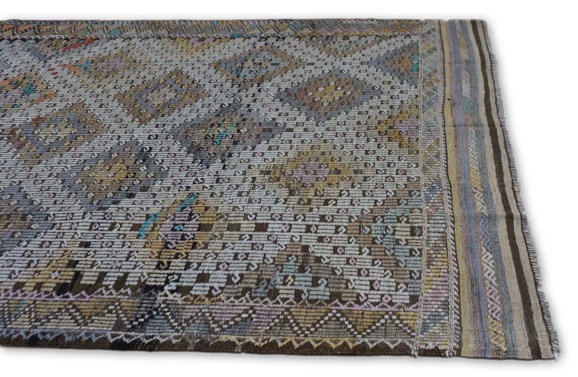 Şarköy Erdfarbener Woll-Kilim 5'4''x7'10'' im Zustand „Gut“ im Angebot in Torrance, CA