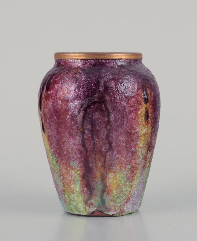 Francese Sarlandie per Limoges, Francia. Vaso in metallo con decorazione a smalto in vendita