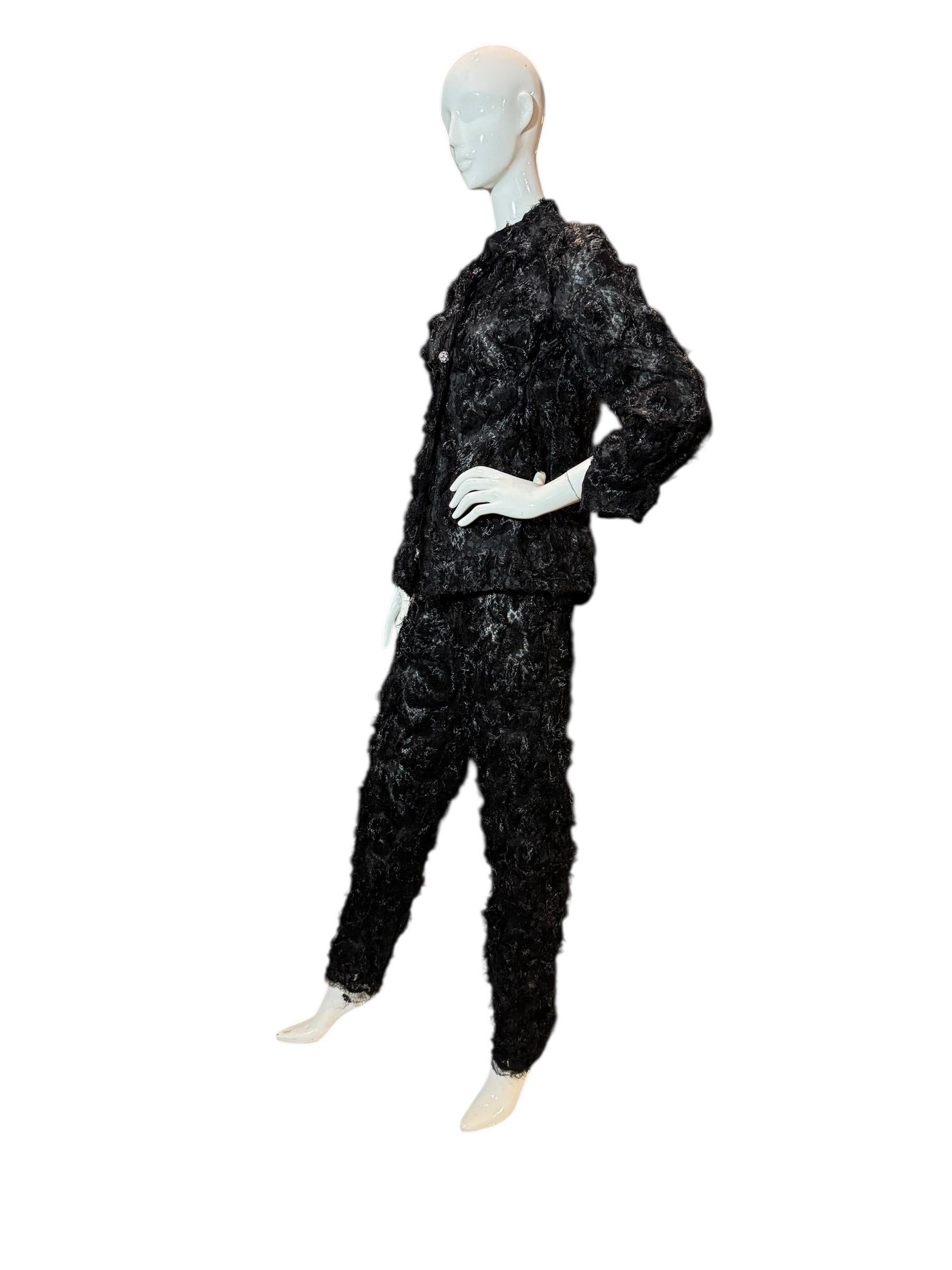 Sarmi New York 1960s Black Lace and Horsehair Ruched Suit, Brooklyn Museum (en anglais) Excellent état - En vente à Kingston, NY