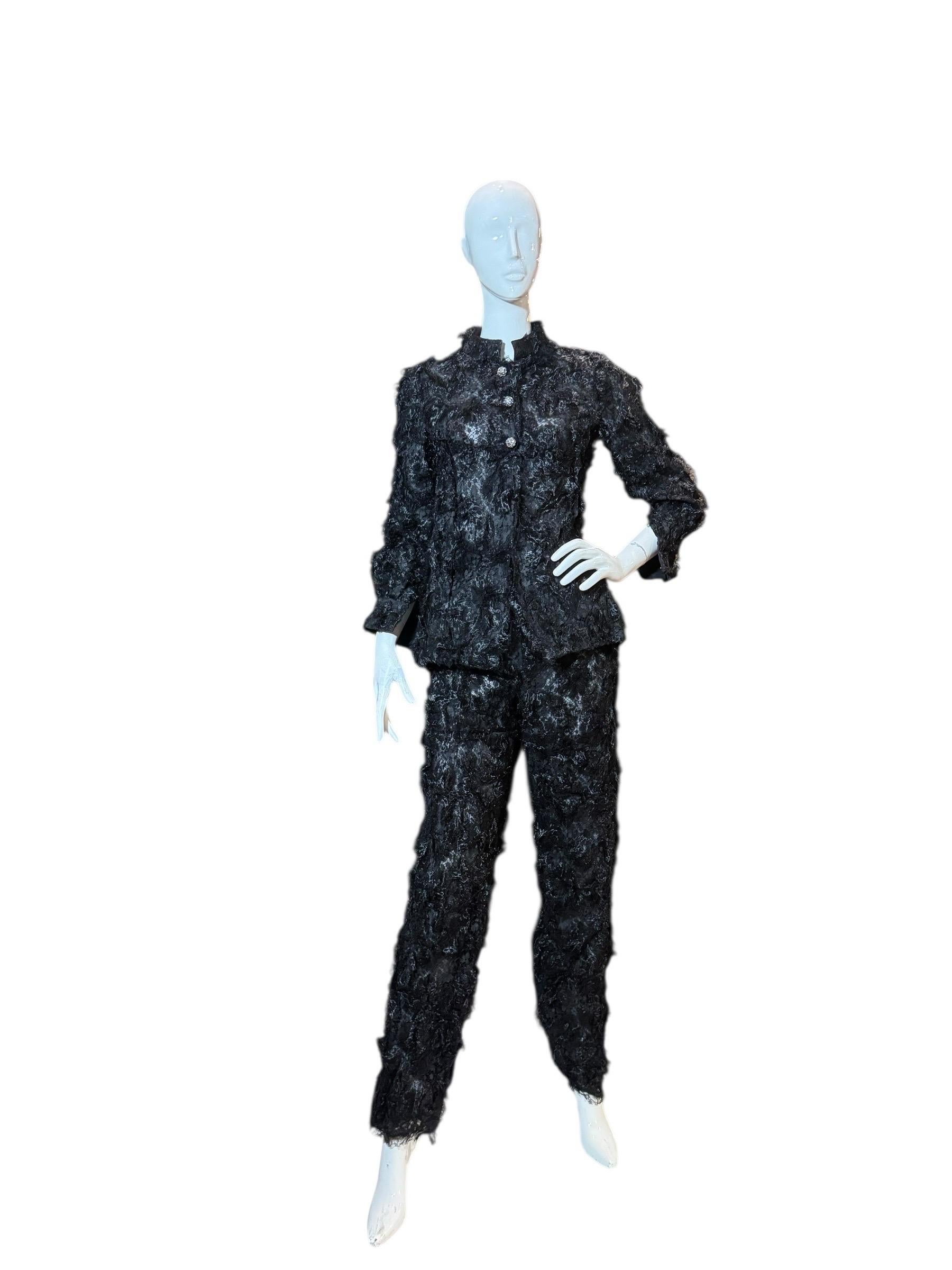 Sarmi New York 1960s Black Lace and Horsehair Ruched Suit, Brooklyn Museum (en anglais) en vente
