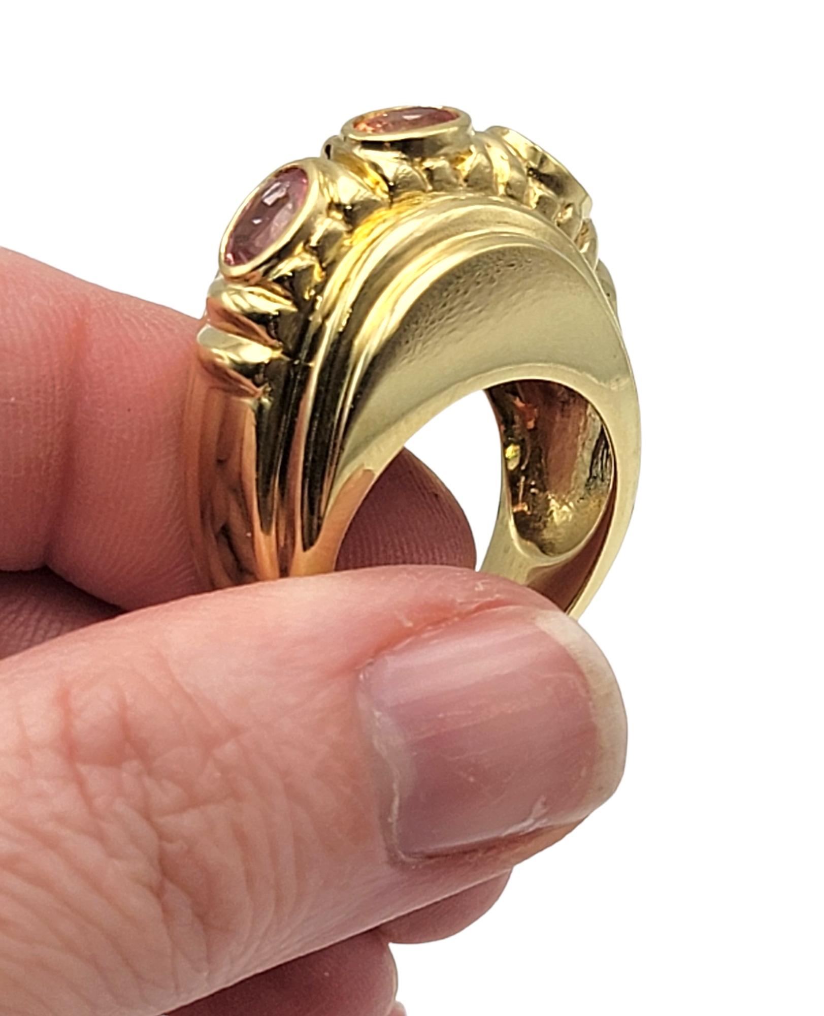 Sarosi Kuppelring aus 18 Karat Gold mit Spessartit-Granat und rosa Saphir 4