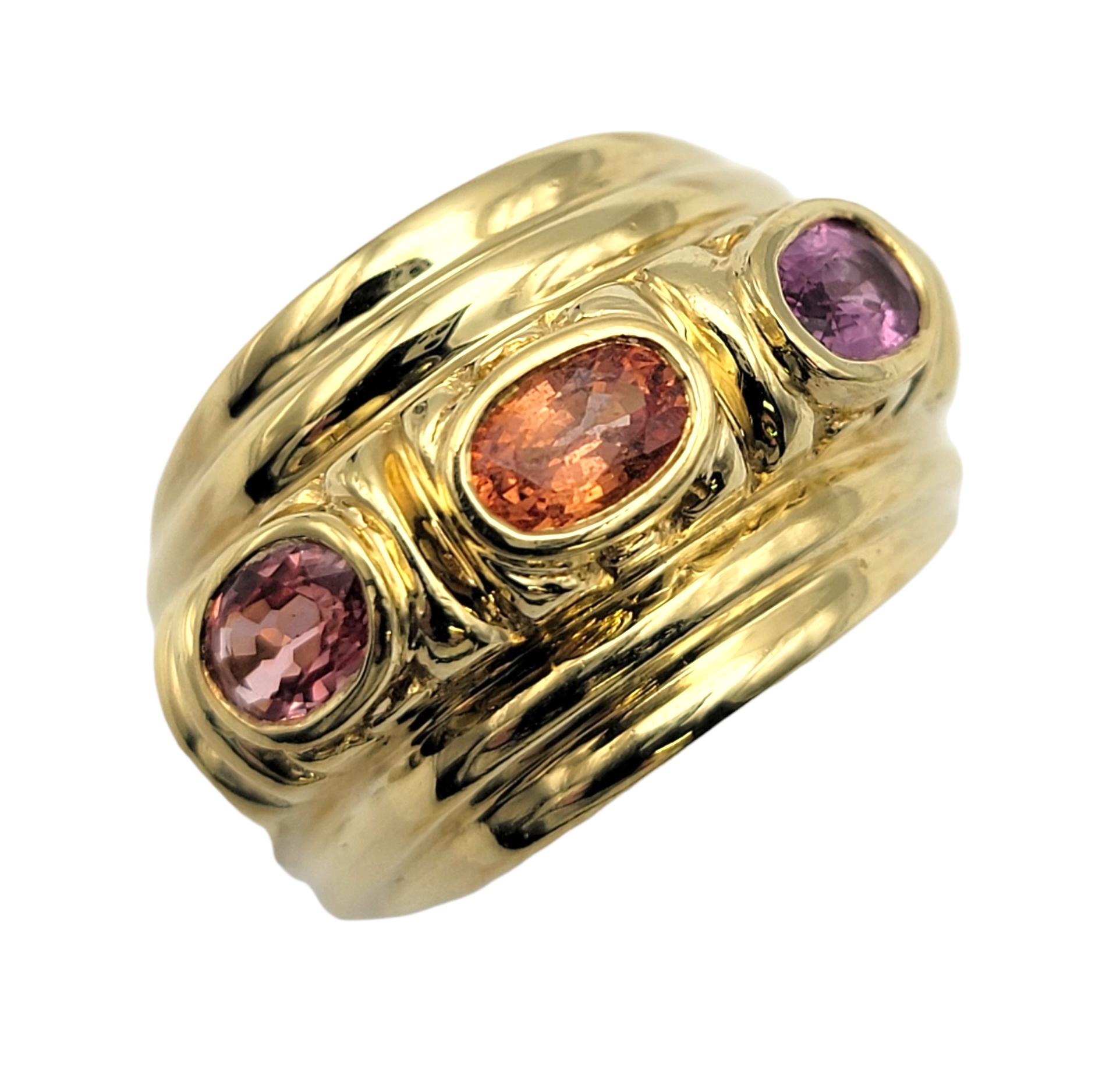 Sarosi Kuppelring aus 18 Karat Gold mit Spessartit-Granat und rosa Saphir (Zeitgenössisch)