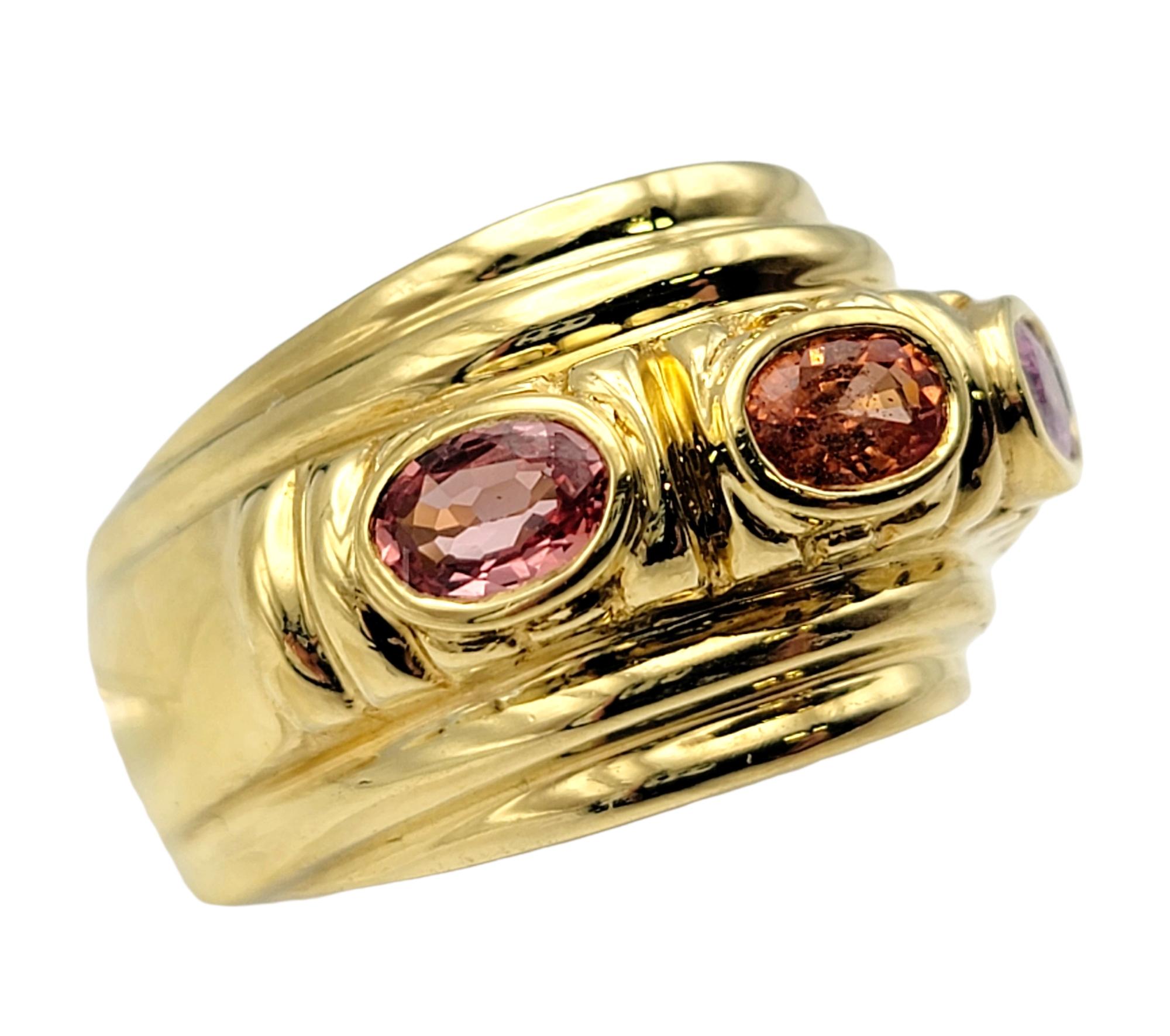 Sarosi Kuppelring aus 18 Karat Gold mit Spessartit-Granat und rosa Saphir (Ovalschliff)