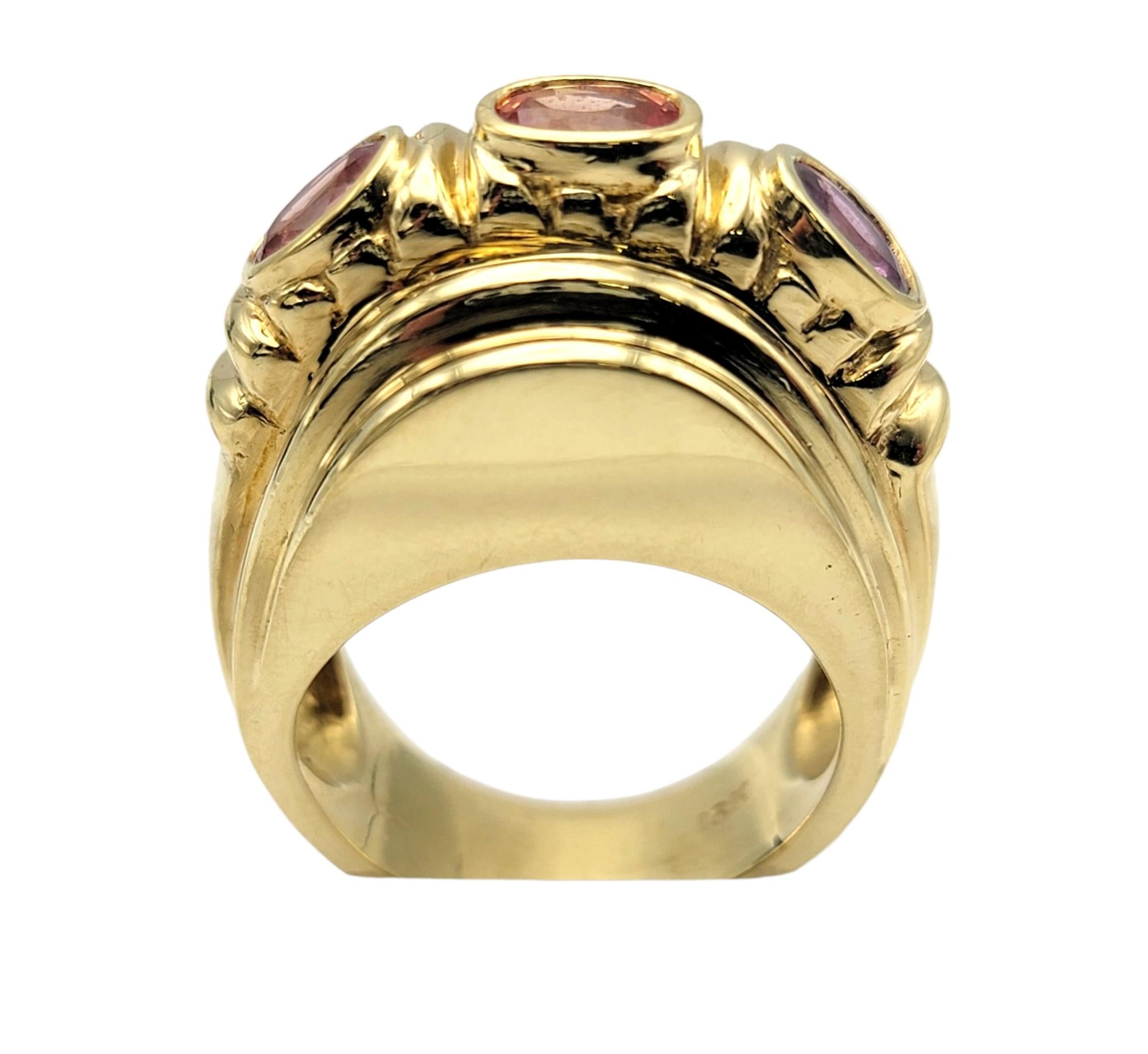 Sarosi Kuppelring aus 18 Karat Gold mit Spessartit-Granat und rosa Saphir 1