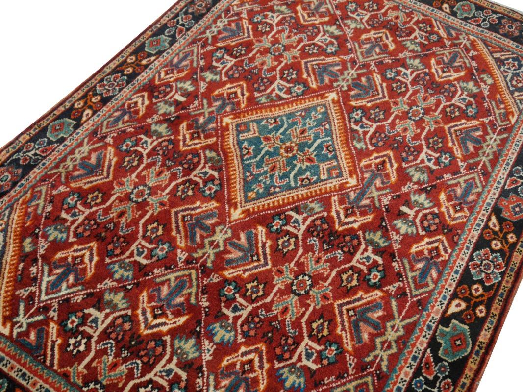 Early 20th Century Sarouk Mahal vintage rug wool hand knotted semi antique carpet For Sale