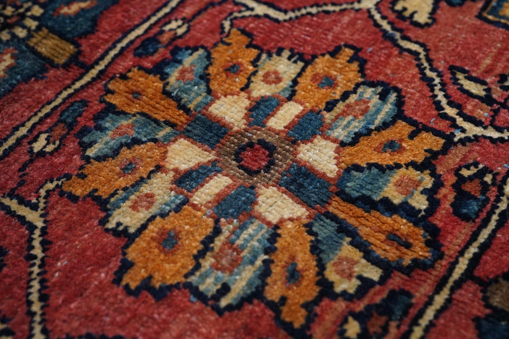 Sarouk Rug 12'6'' x 17'0'' In Excellent Condition For Sale In New York, NY