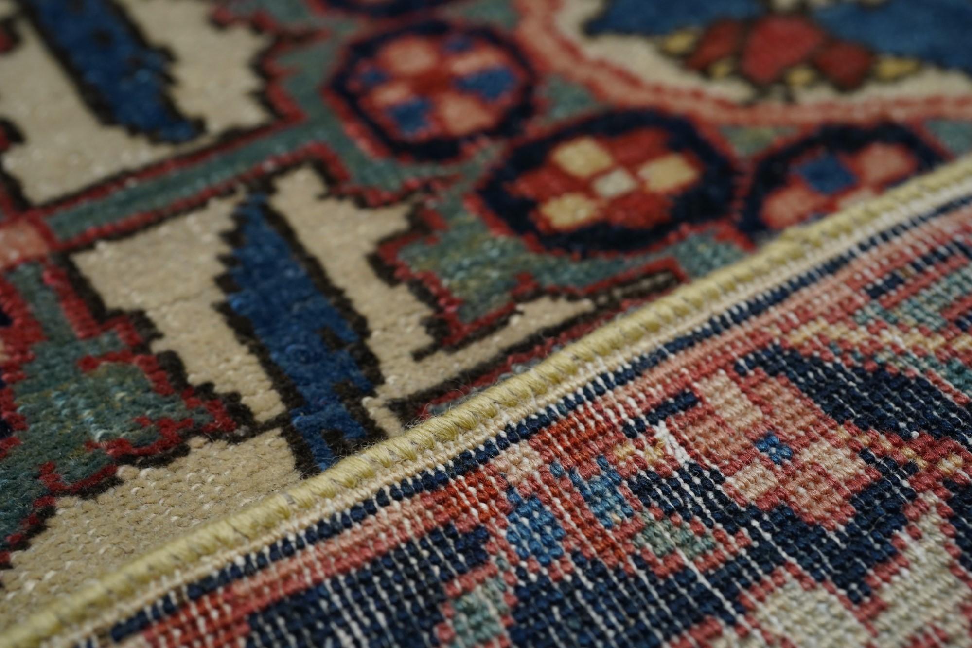 Tappeto Sarouk antico 3'3'' x 4'11'' in vendita 4