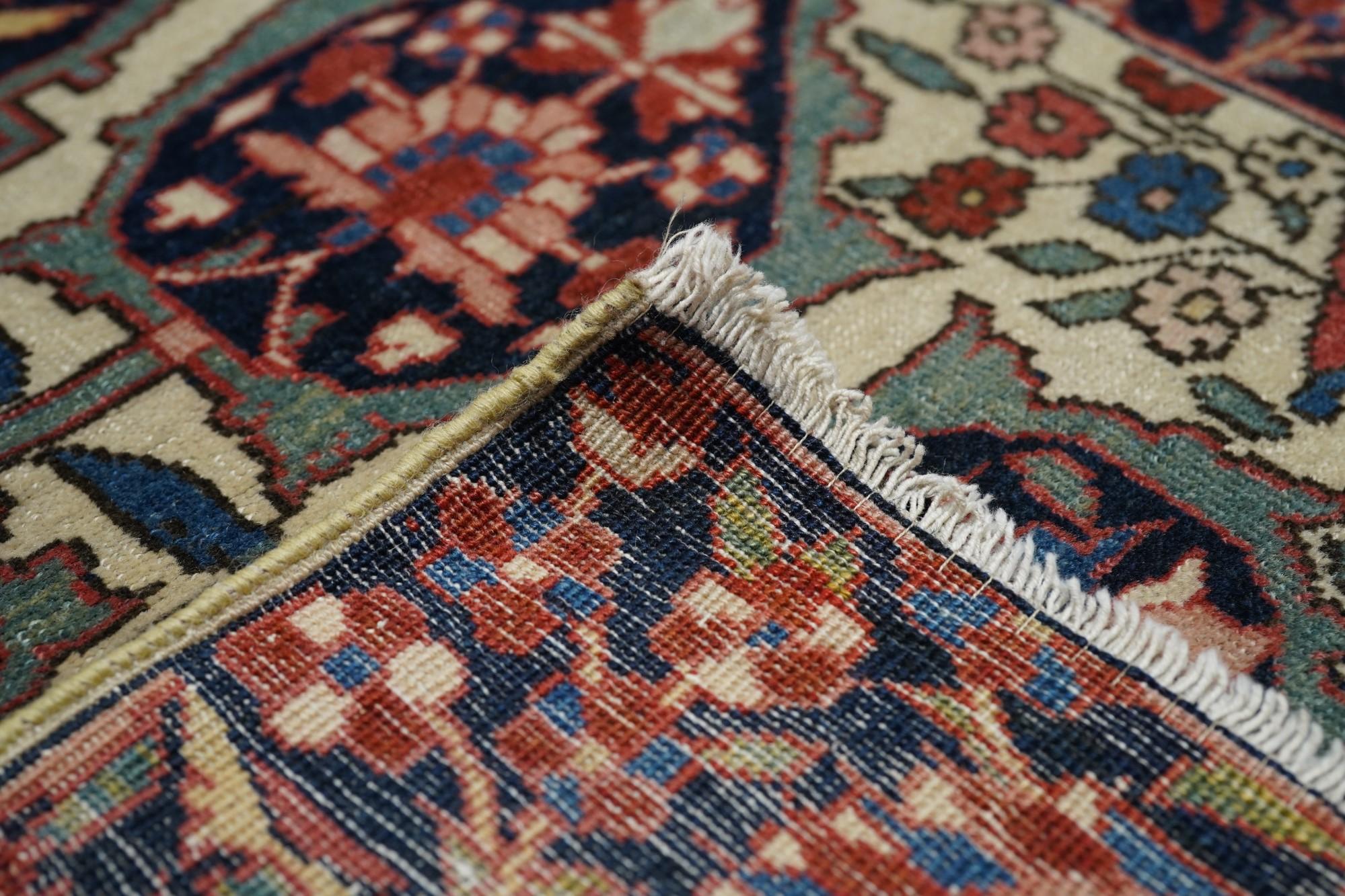 Tappeto Sarouk antico 3'3'' x 4'11'' in vendita 3