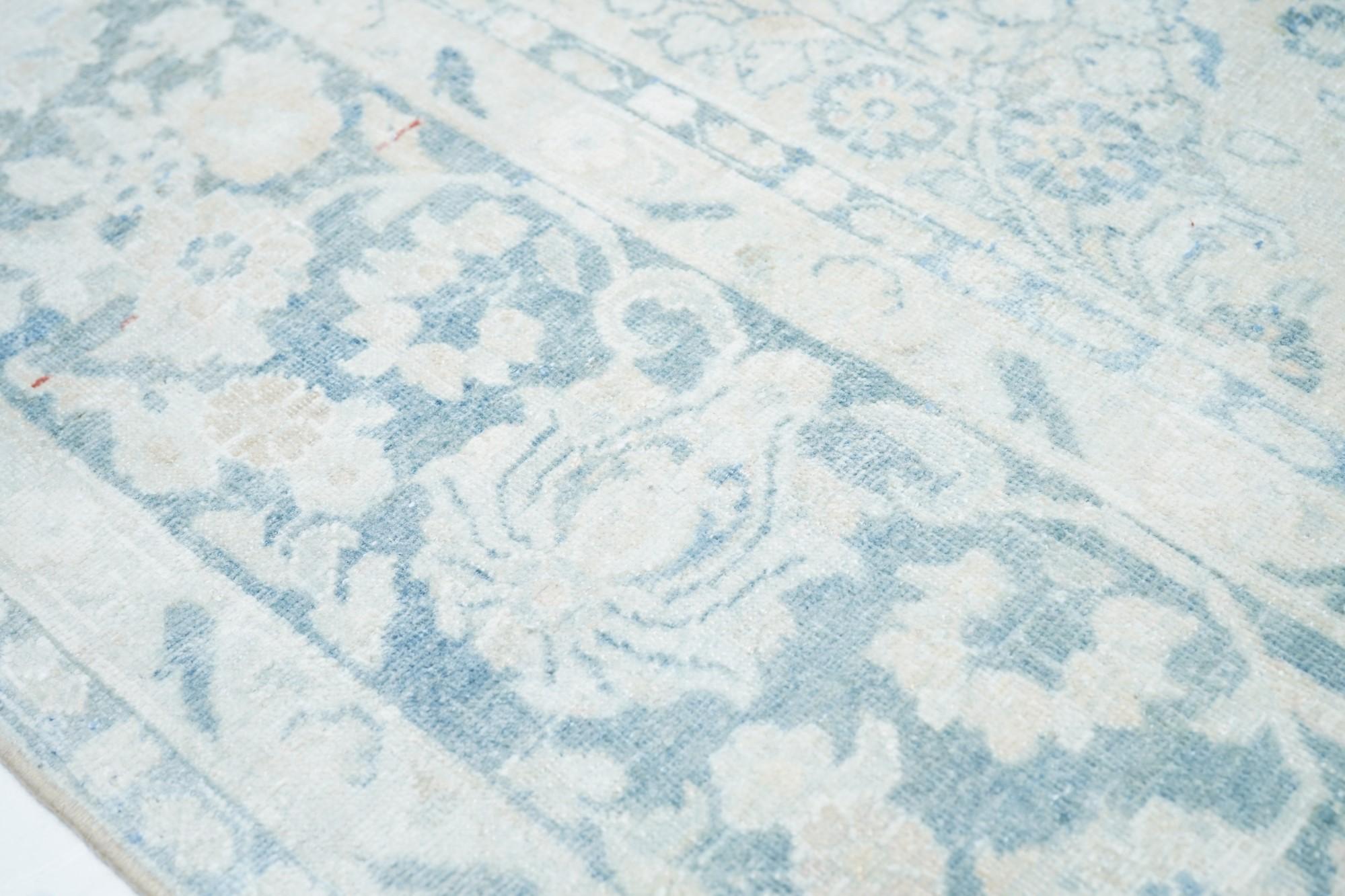 Vintage Sarouk Rug 7'7'' x 10'4'' In Excellent Condition For Sale In New York, NY