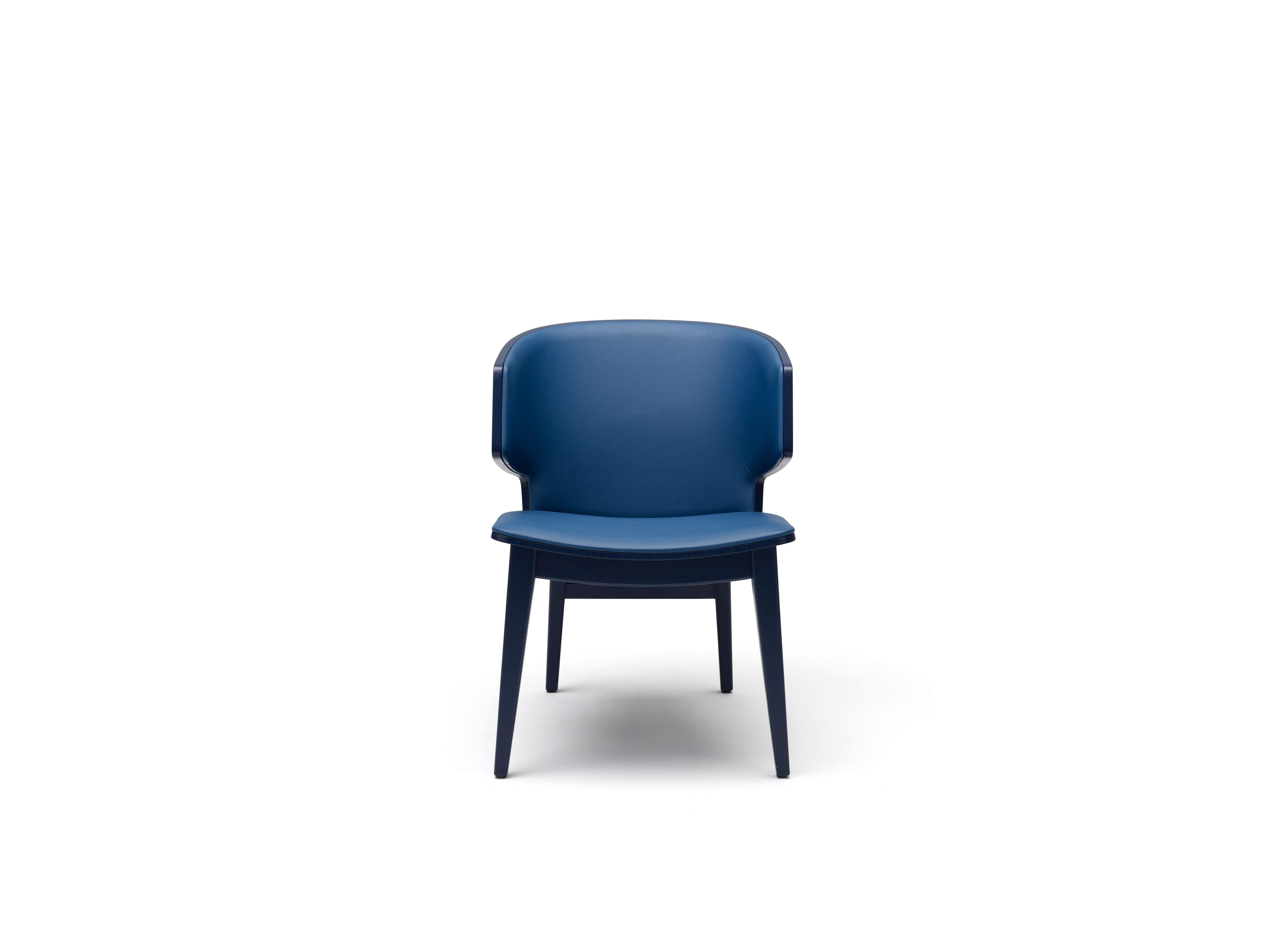 Sarr is a cozy state of the chair; with an solid walnut/oak body and cashmere/leather upholstery this chair provides maximum comfort.
Dining chair, Office chair