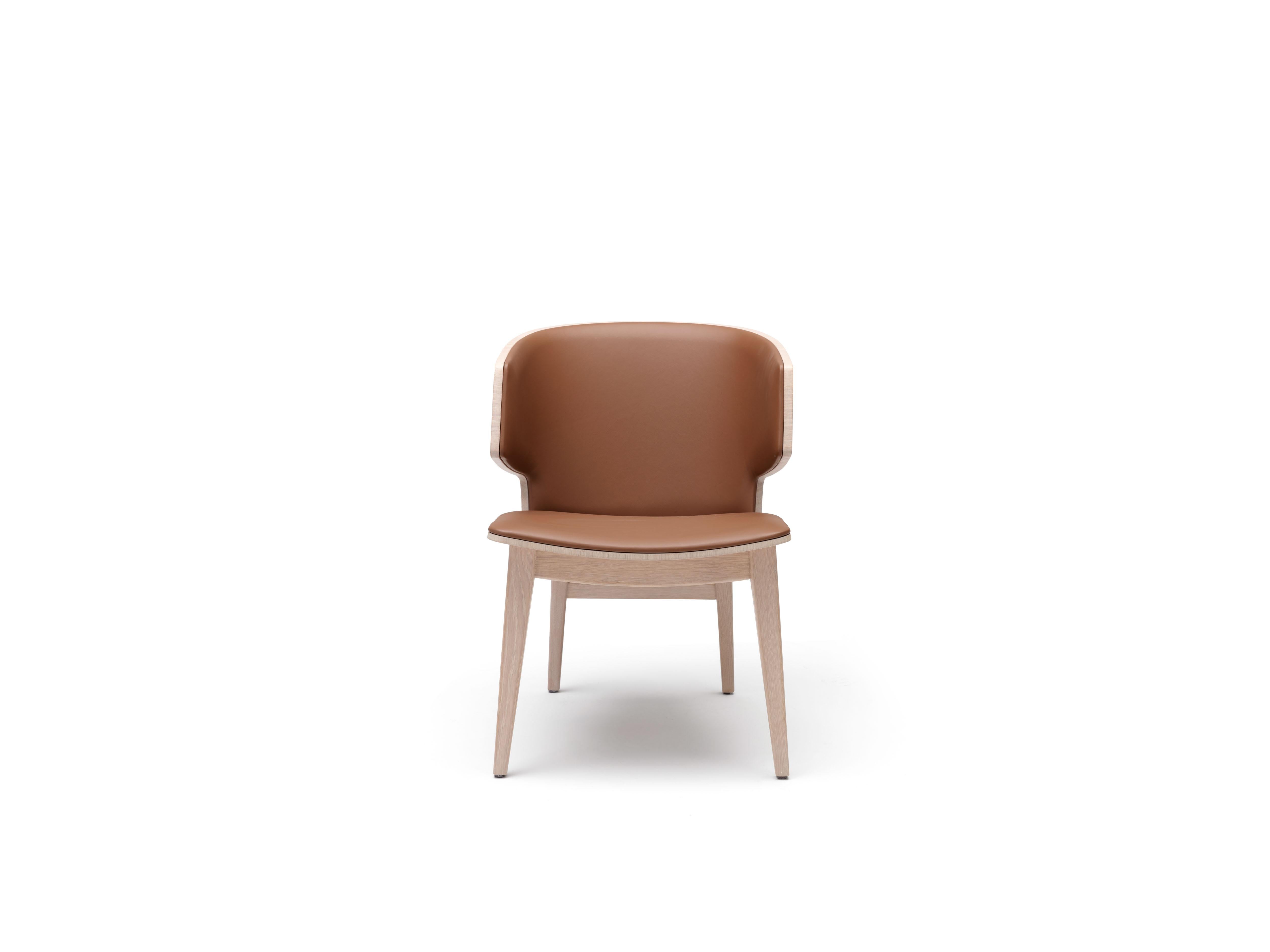 Sarr is a cozy state of the chair; with an solid walnut/oak body and cashmere/leather upholstery this chair provides maximum comfort.
Dining chair, Office chair