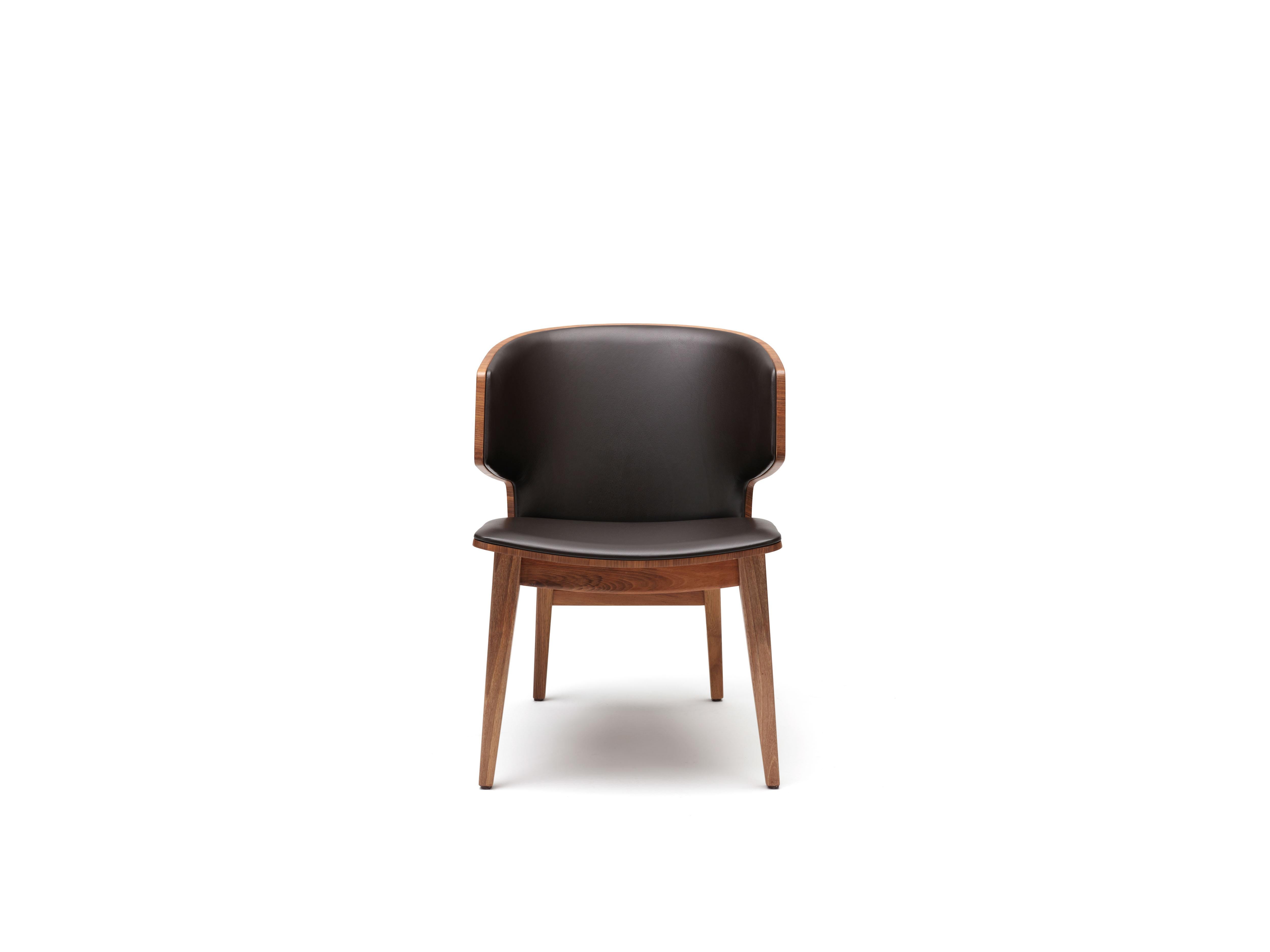 Sarr is a cozy state of the chair; with an solid walnut/oak body and cashmere/leather upholstery this chair provides maximum comfort.
Dining chair, Office chair