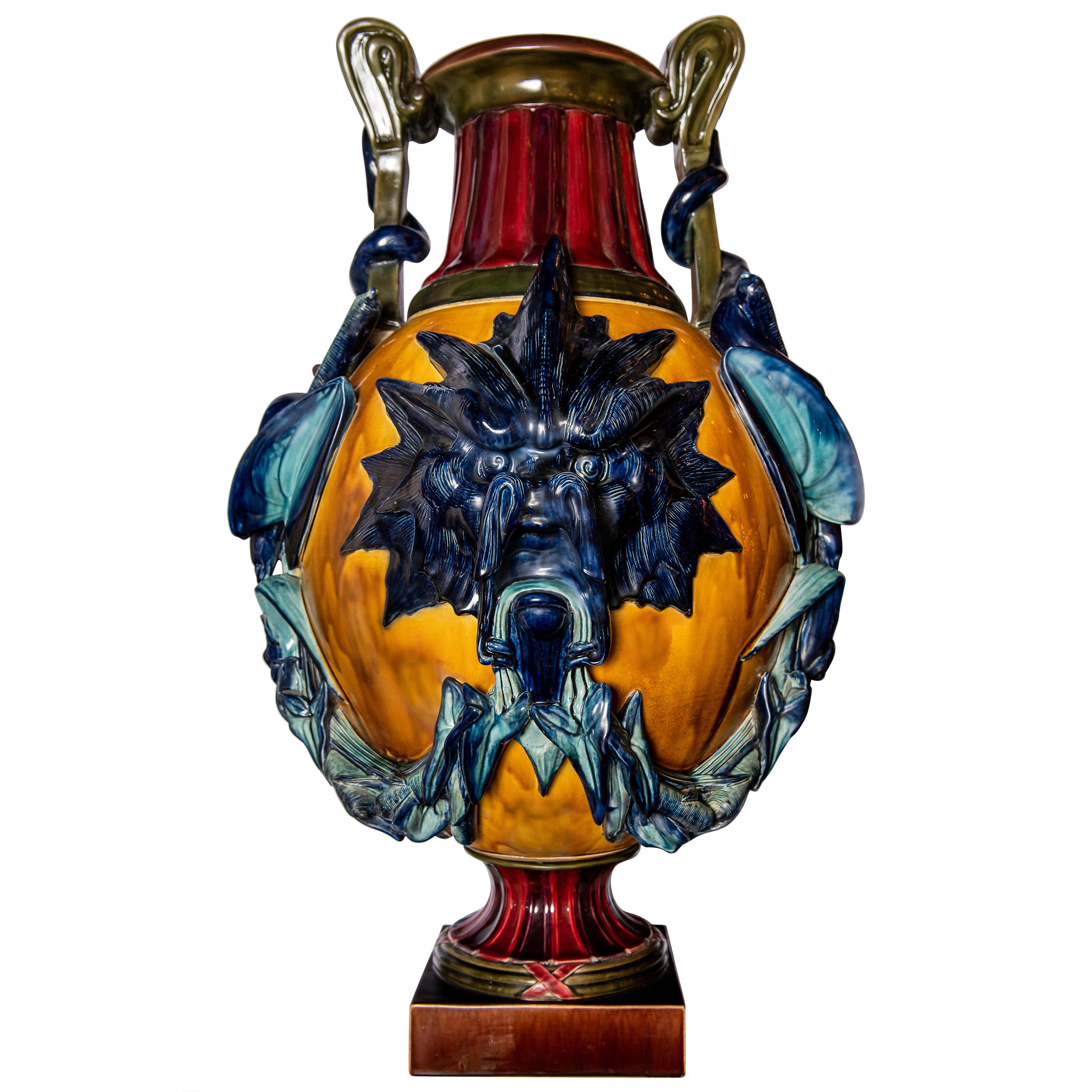 Vase en céramique de Sarreguemines:: période Art nouveau:: France:: vers 1890