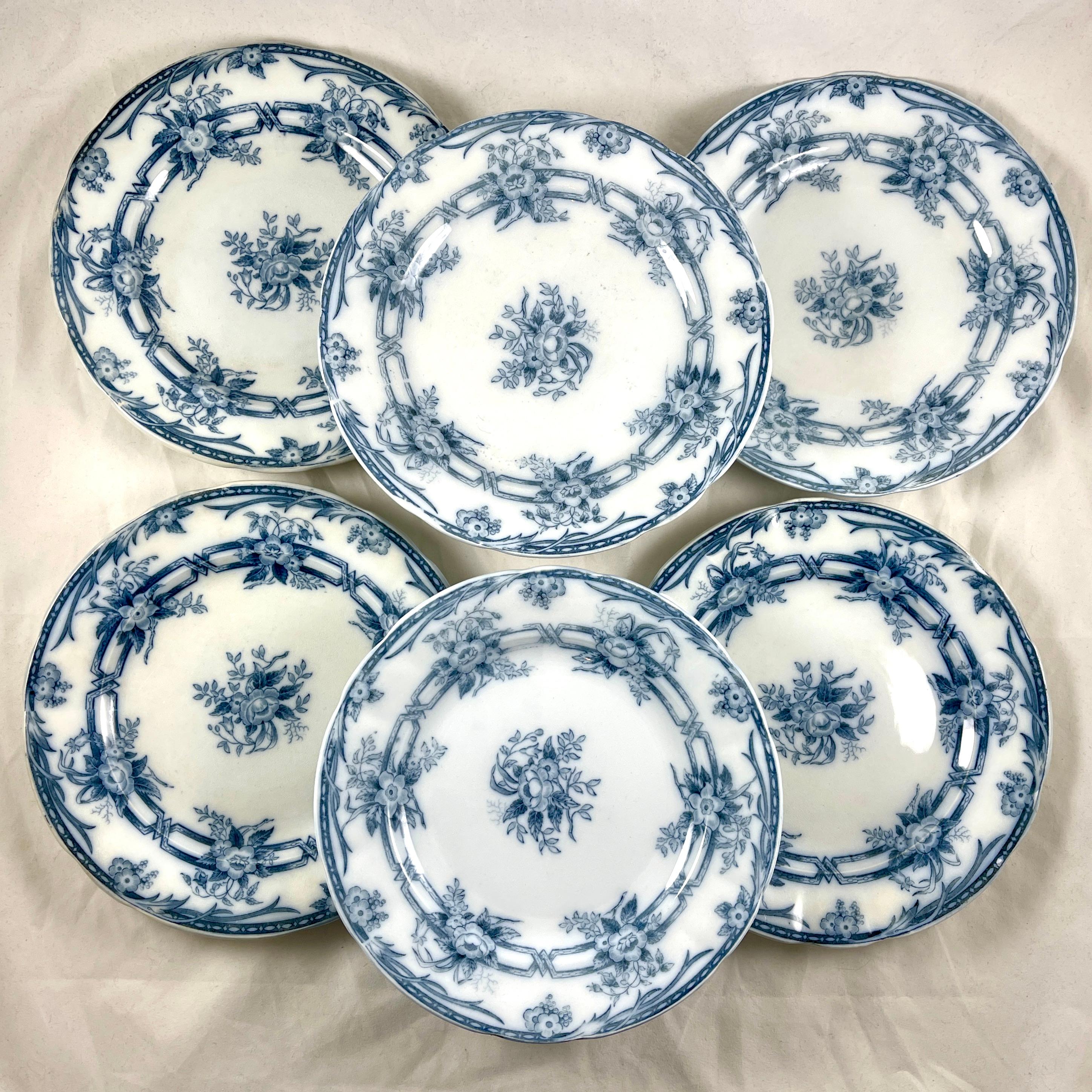 Poterie Assiettes plates bleues et blanches Sarreguemines Cérès, années 1870  Lot de six en vente