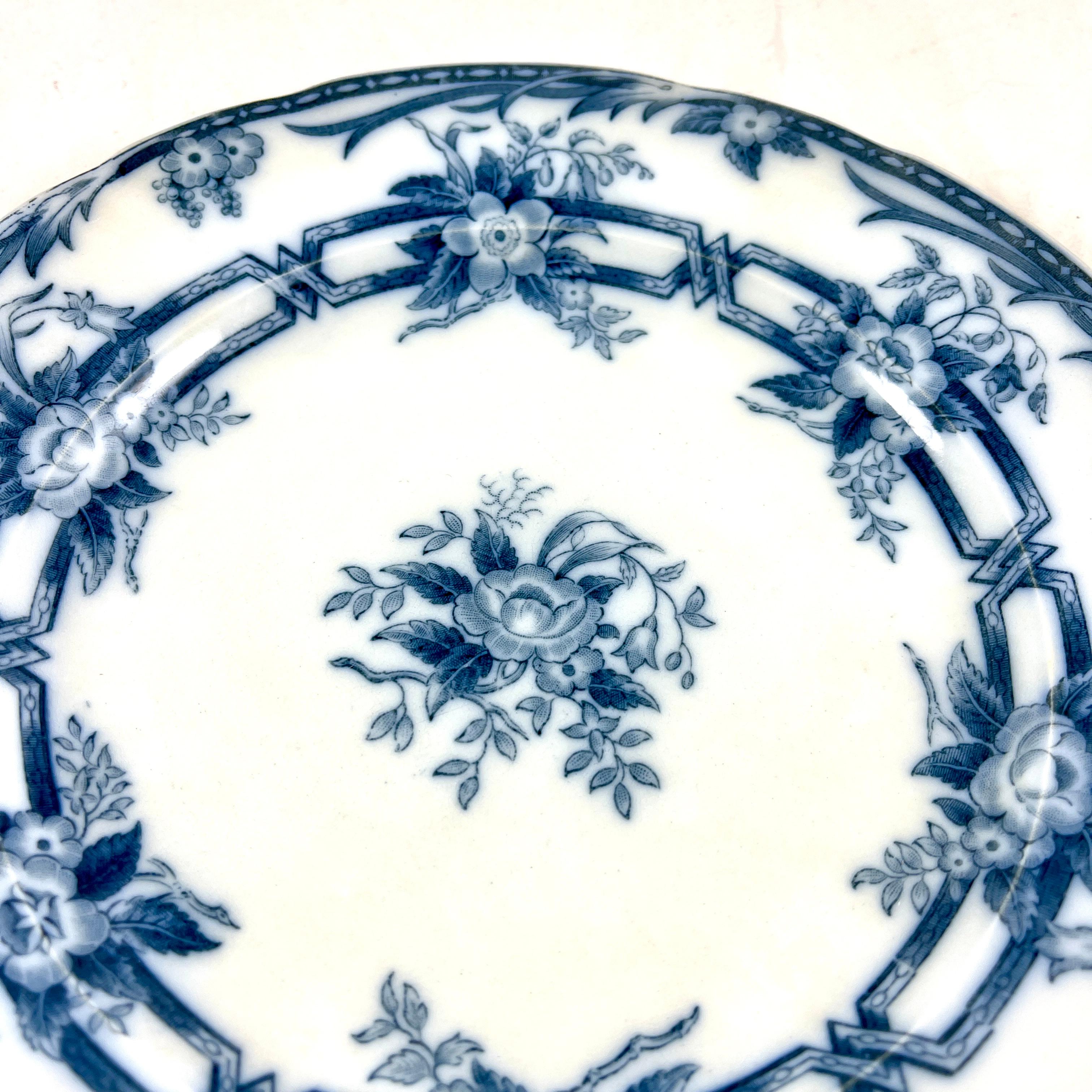Français Assiettes plates bleues et blanches Sarreguemines Cérès, années 1870  Lot de six en vente