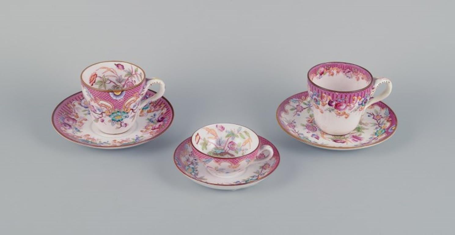 Sarreguemines, France. 
Two pairs of coffee cups and a tea cup in porcelain, hand-painted with floral motifs.
Approx. 1870s.
Marked.
In excellent condition with minor signs of use.
Coffee cup: H 6.3 x D 6.7 cm.