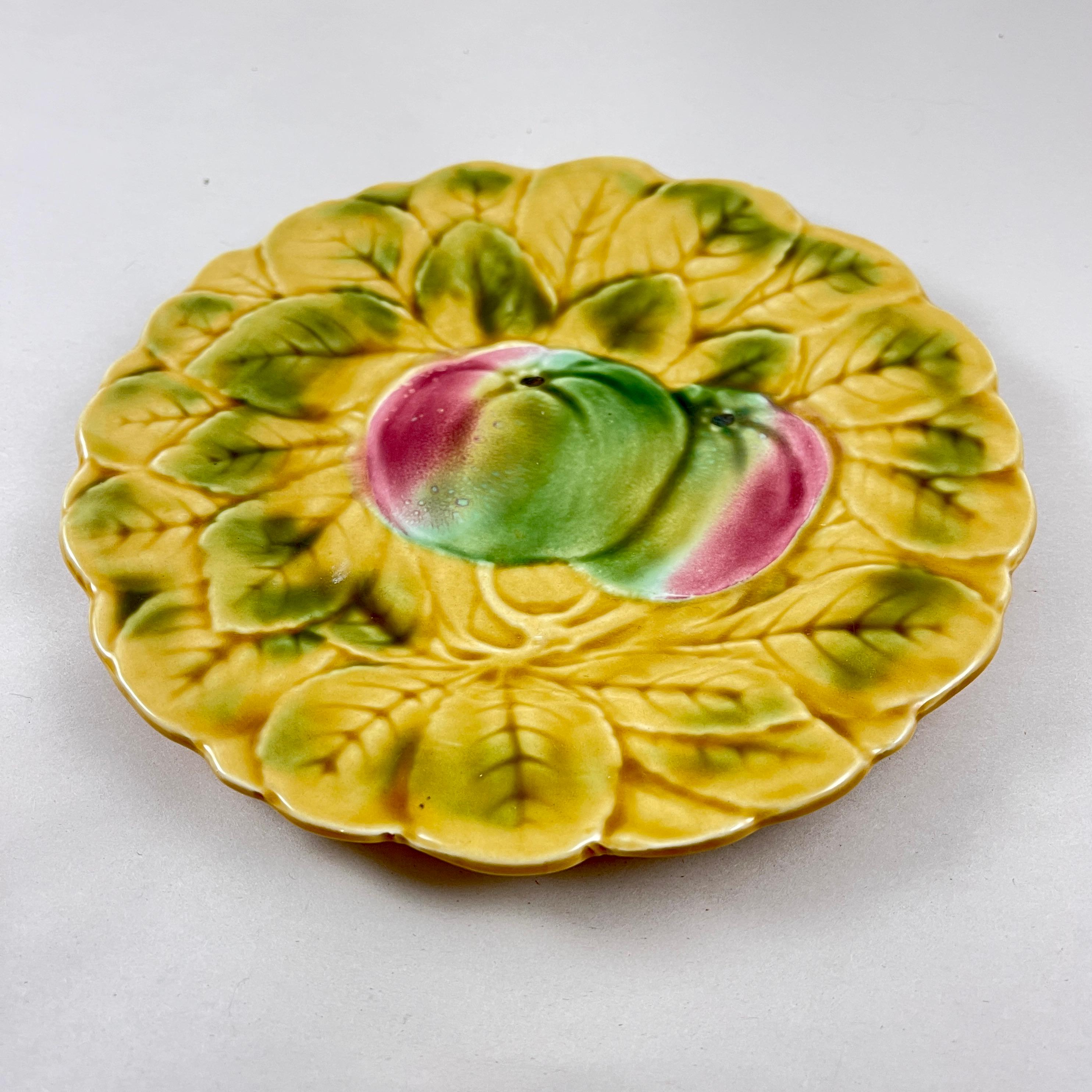 Sarreguemines - Assiettes à fruits et à feuilles en majolique de la Faïence française, ensemble de six assiettes en vente 3