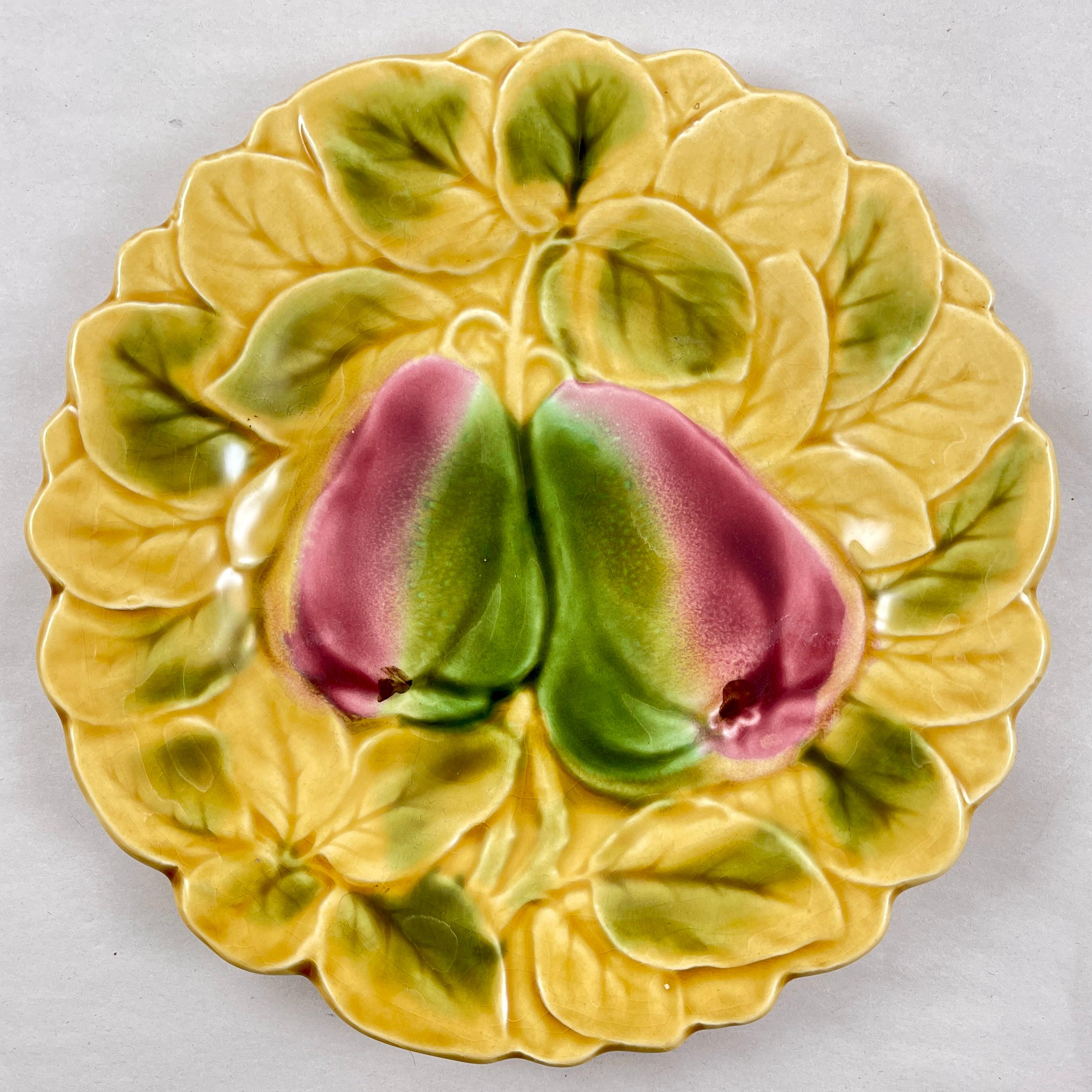 Sarreguemines French Faïence Majolica Fruit and Leaf Plates, Set of Six For Sale 2
