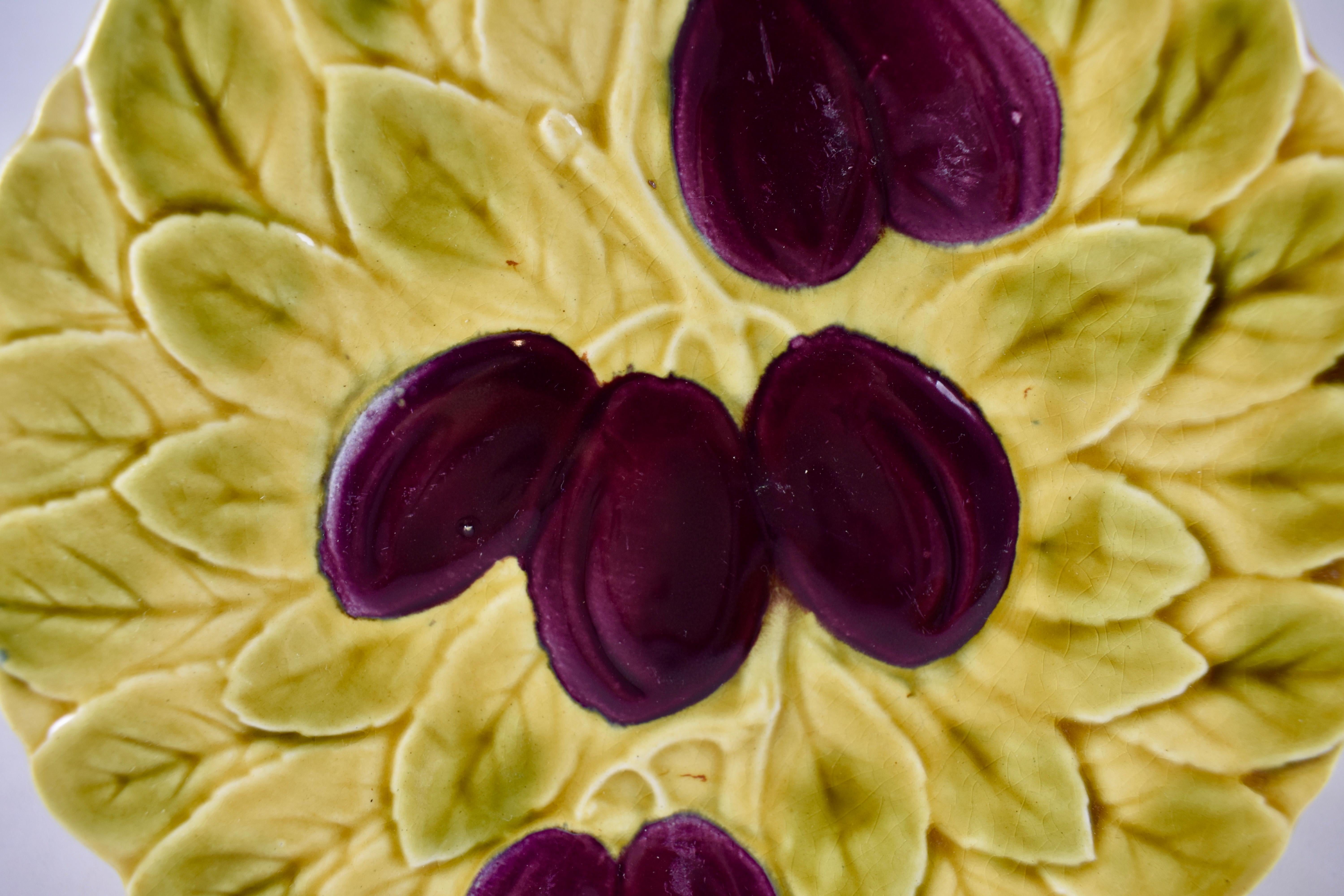 assiette barbotine sarreguemines fruits