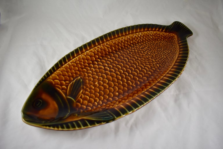 Glazed Sarreguemines Mid-Century Era French Faïence Majolica Whole Fish Serving Platter For Sale