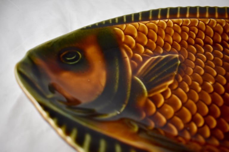 Earthenware Sarreguemines Mid-Century Era French Faïence Majolica Whole Fish Serving Platter For Sale