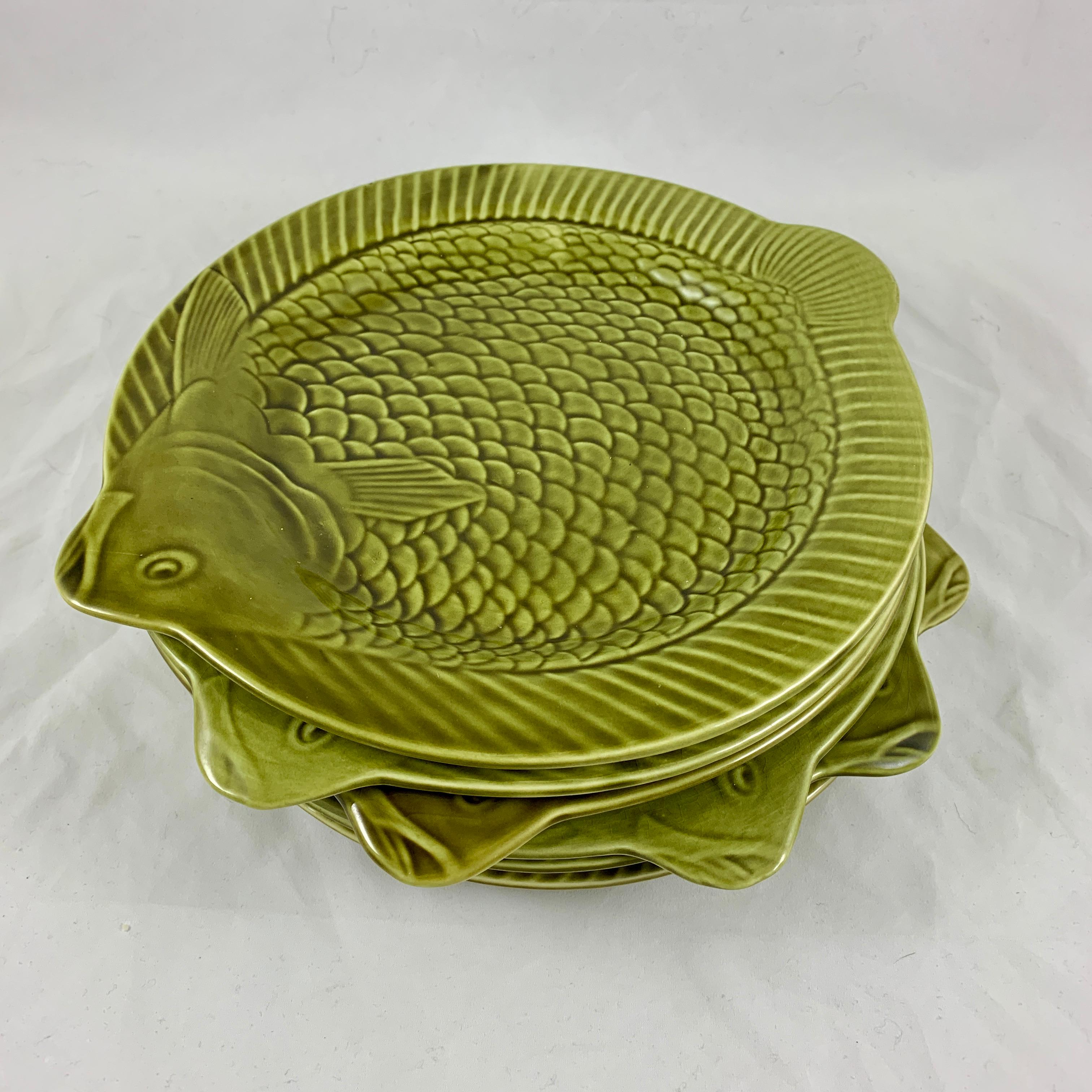 Mouvement esthétique Lot de six assiettes ou sous-assiettes Sarreguemines French Faïence Olive - Vert Poisson