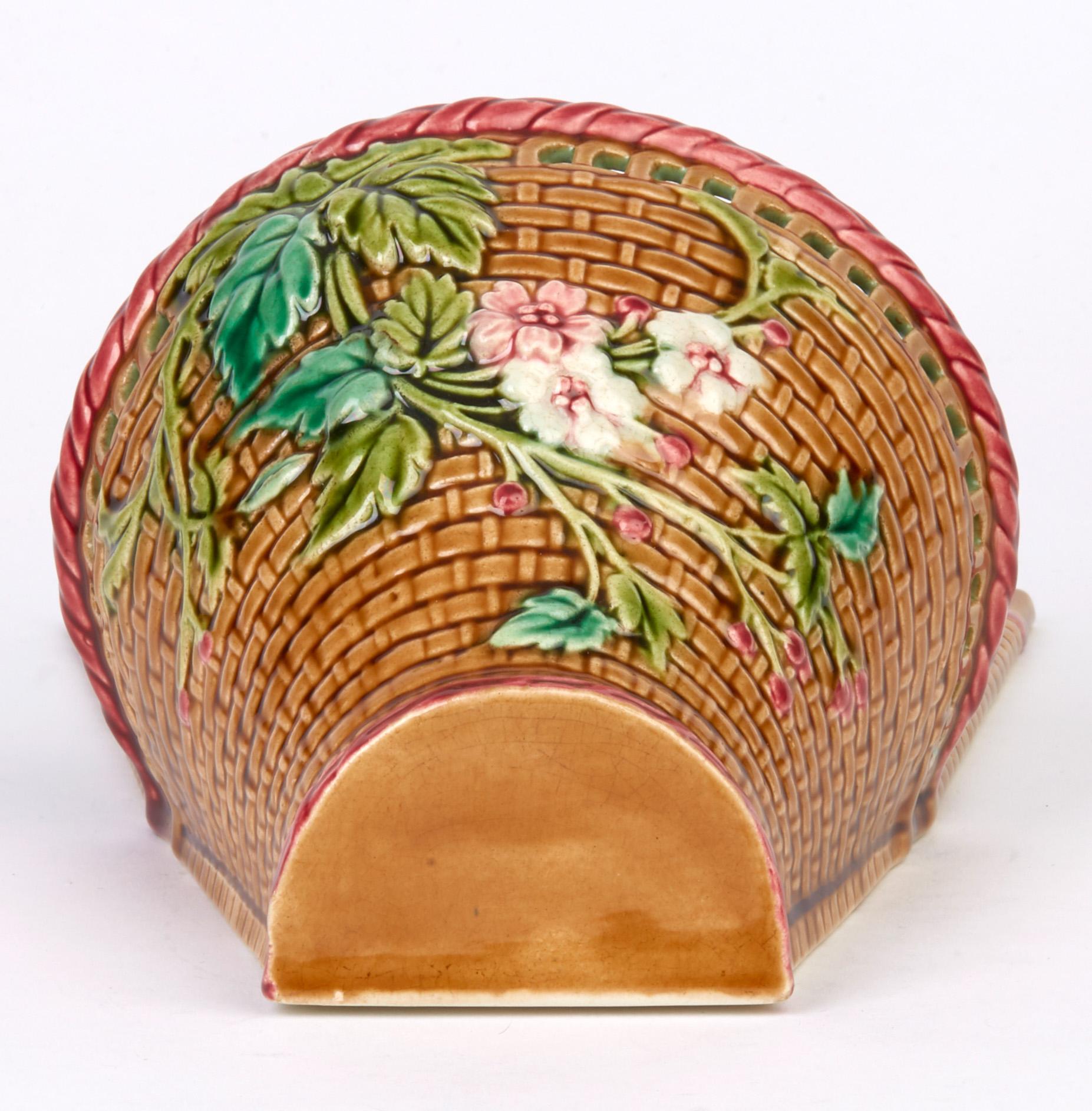 Sarreguemines French Majolica Pottery Wall Pocket, circa 1885 In Good Condition For Sale In Bishop's Stortford, Hertfordshire