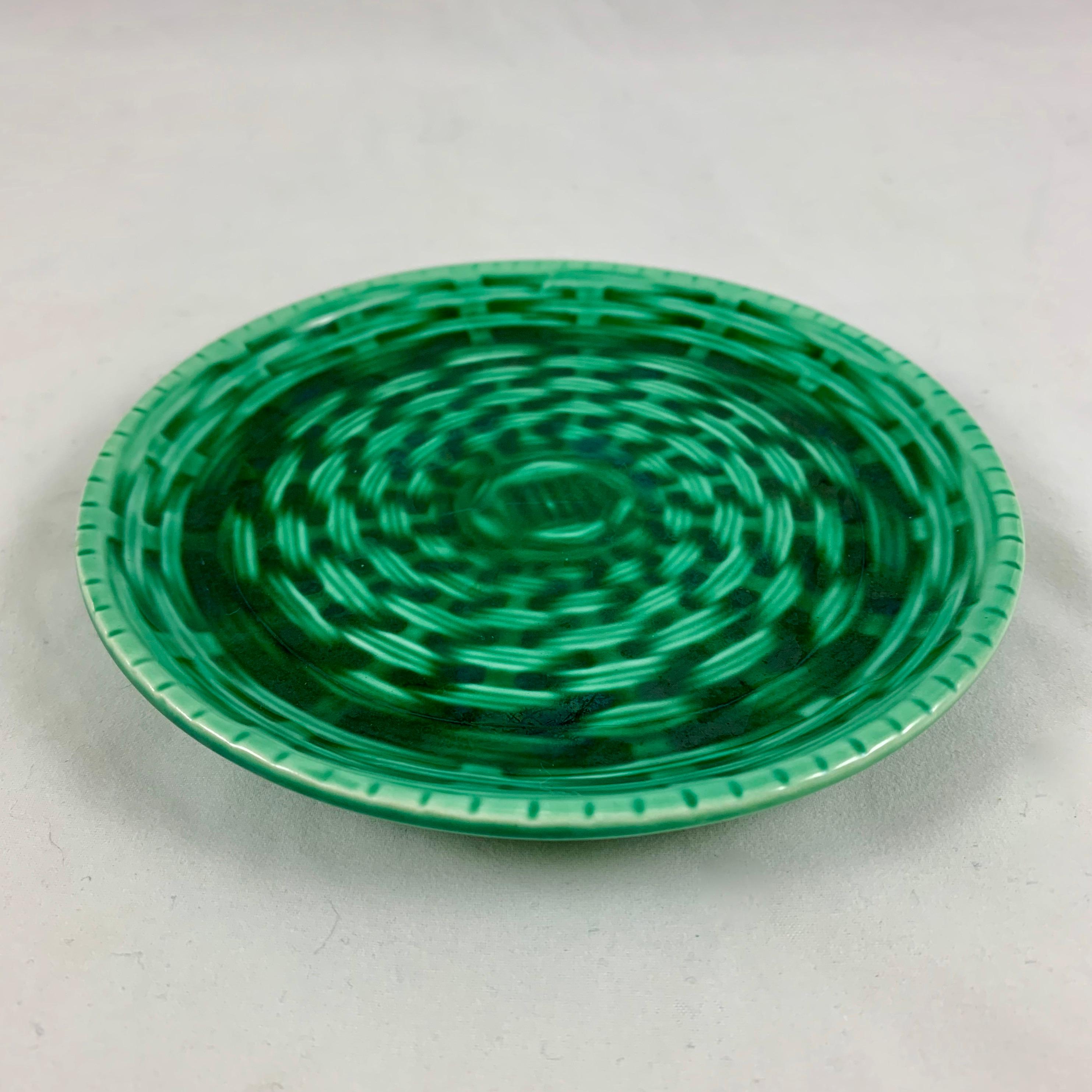 French Sarreguemines Green Basket Weave Canapé or Hors d’œuvre Plates, a Set of Six