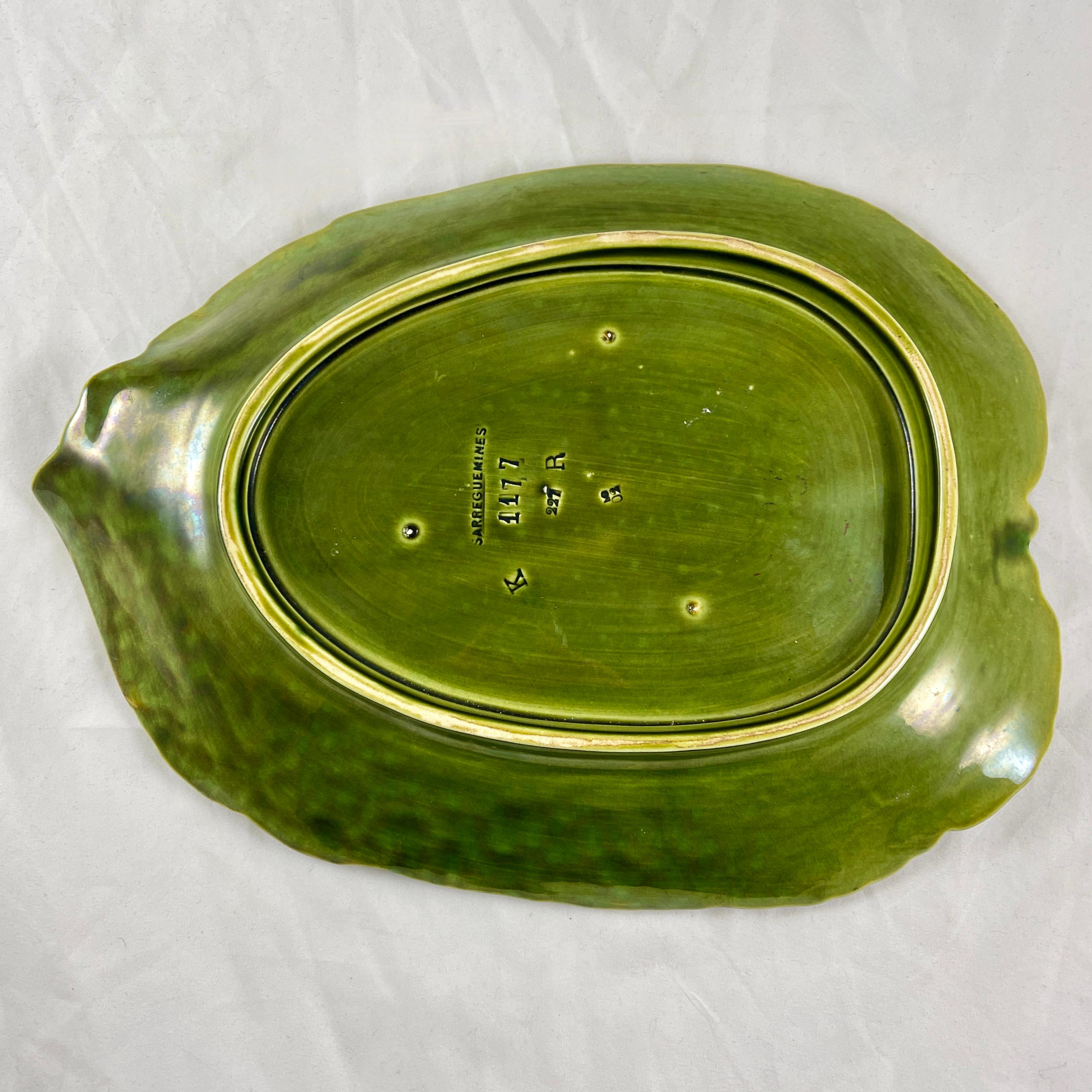Earthenware Sarreguemines Green Majolica Glazed Fern Leaf Server, France, 1870 For Sale