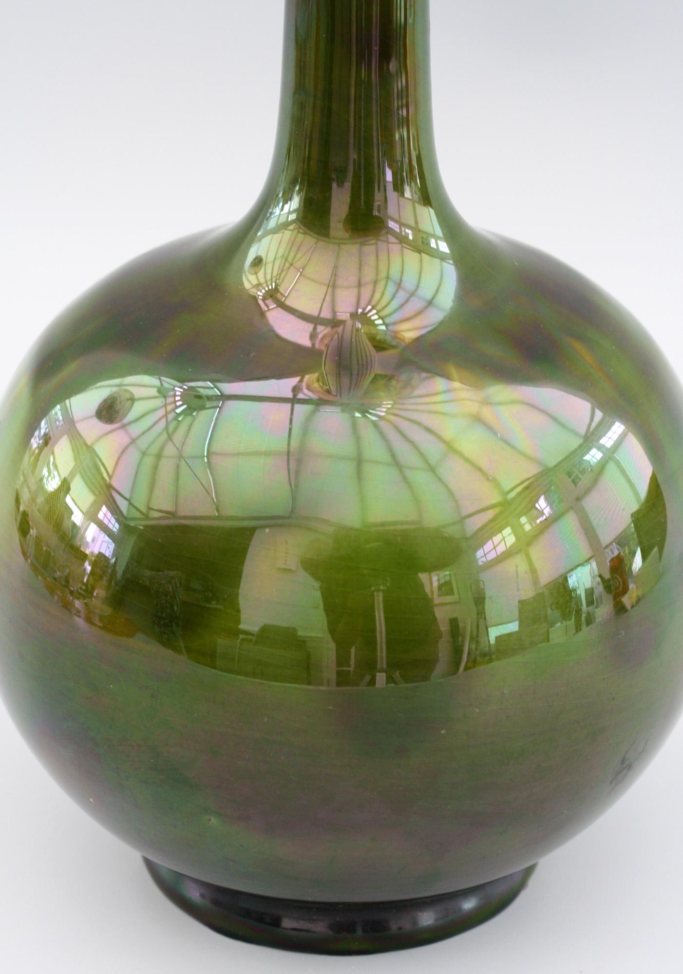 Sarreguemines Majolica Green Lustre Glazed Bottle Vase, 19th Century In Good Condition In Bishop's Stortford, Hertfordshire