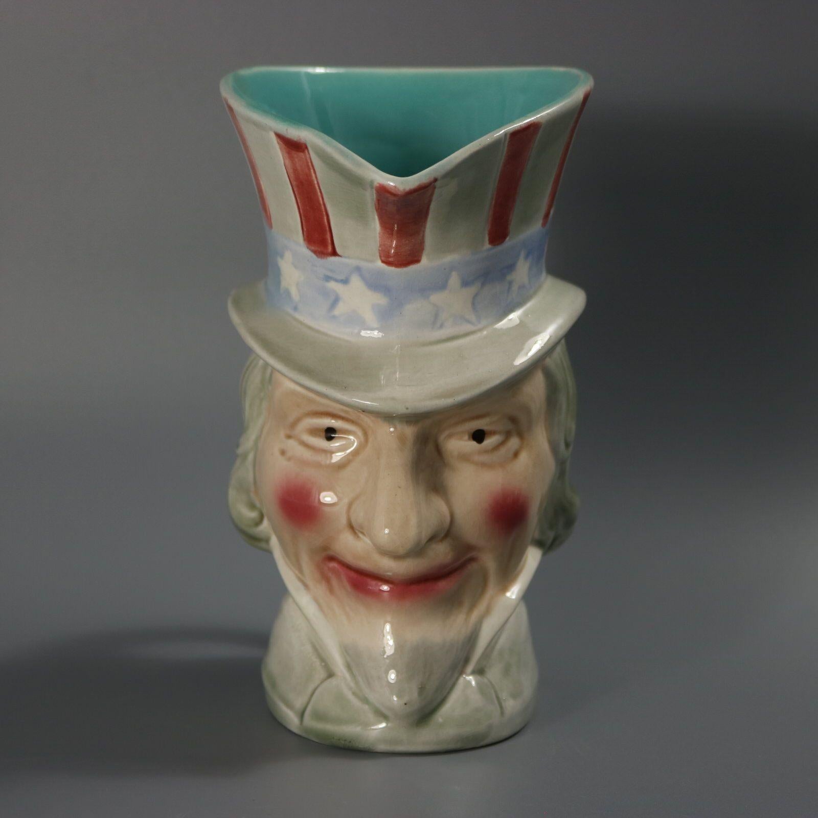Jarra/cántaro de mayólica de Sarreguemines que representa la cabeza de un hombre con sombrero de estrellas y rayas. Esta jarra representa al 