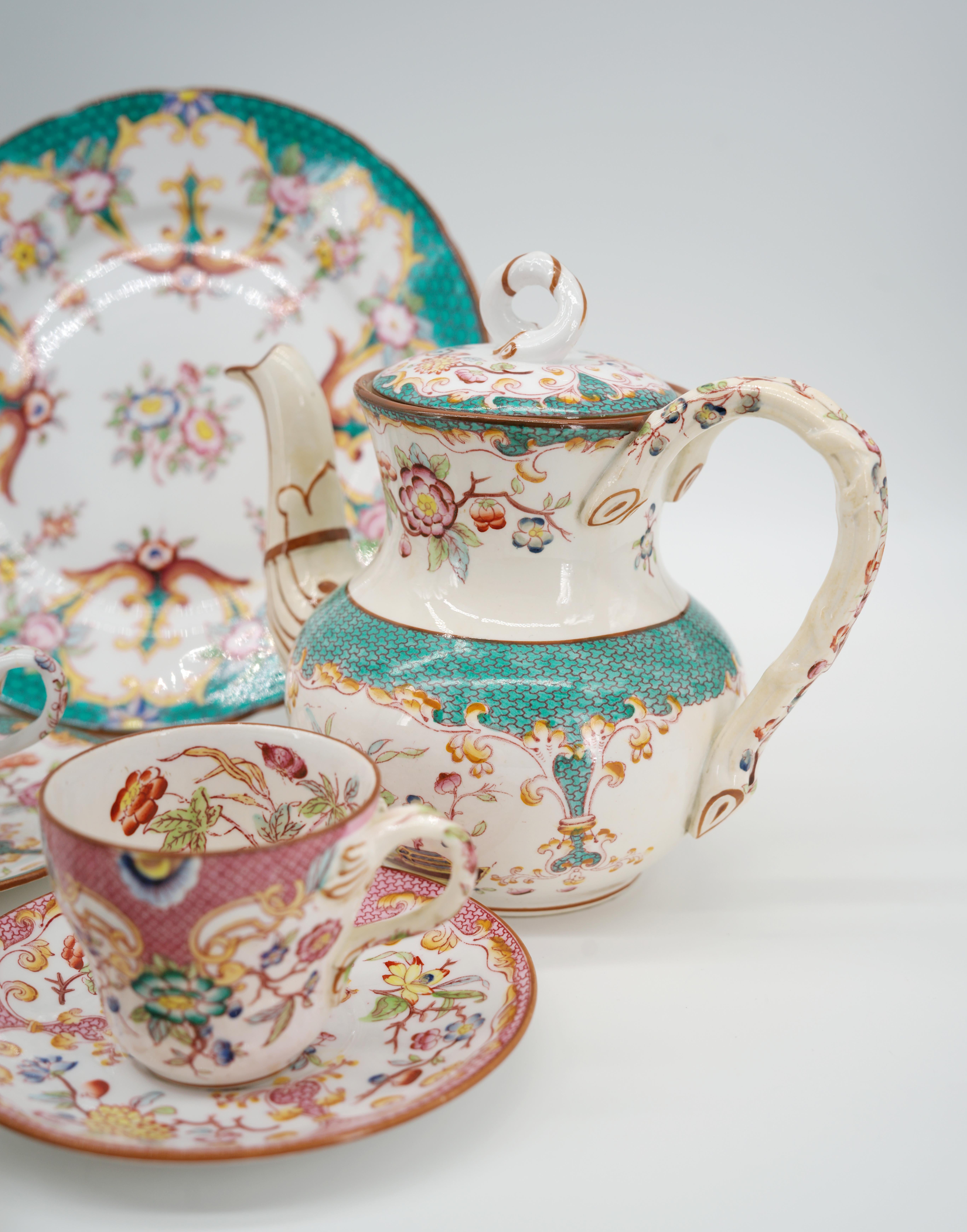 Sarreguemines Porcelain Minton Tea/Coffee Set, End 19th C. (Französisch) im Angebot