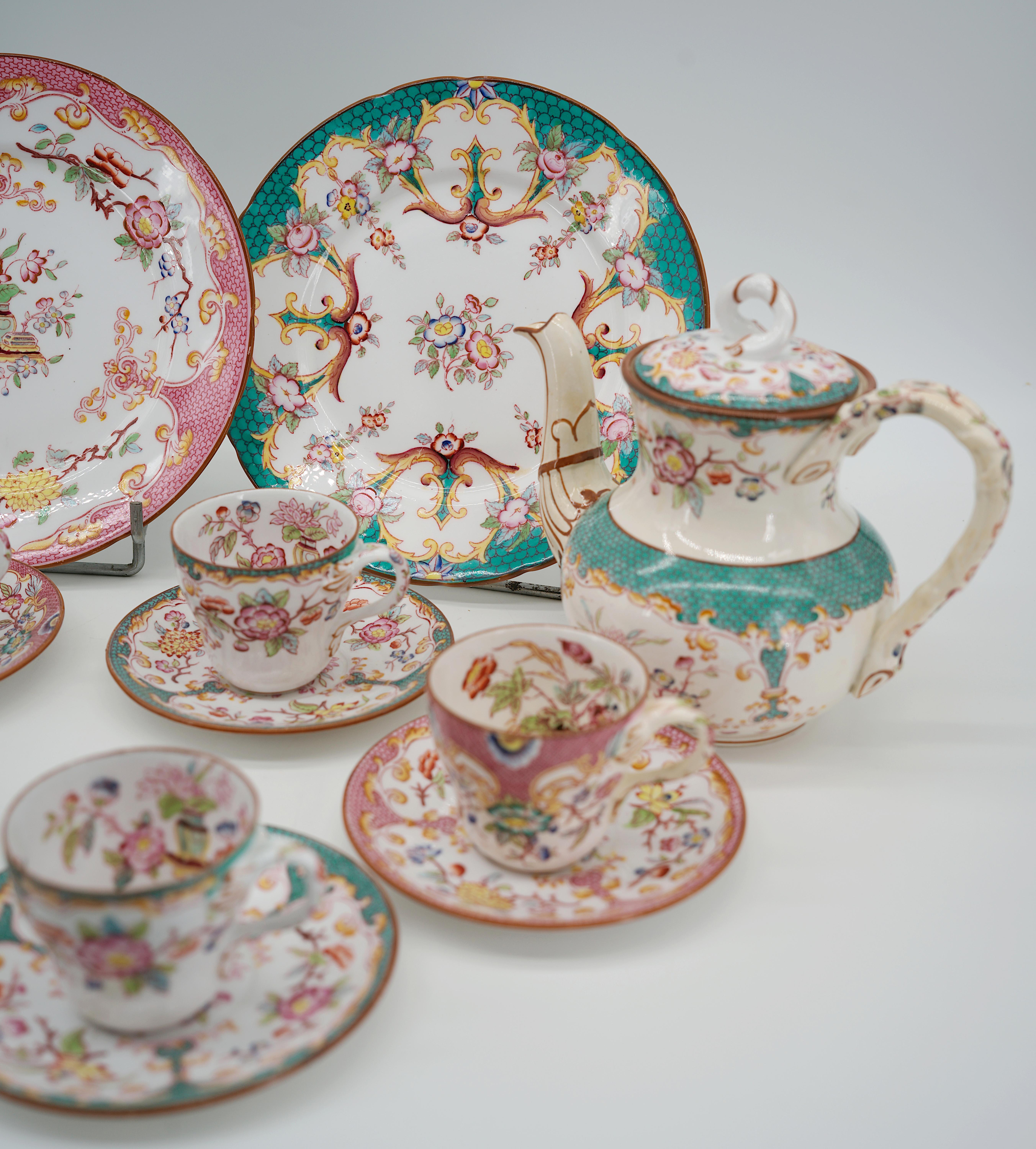Sarreguemines Porcelain Minton Tea/Coffee Set, End 19th C. (Porzellan) im Angebot