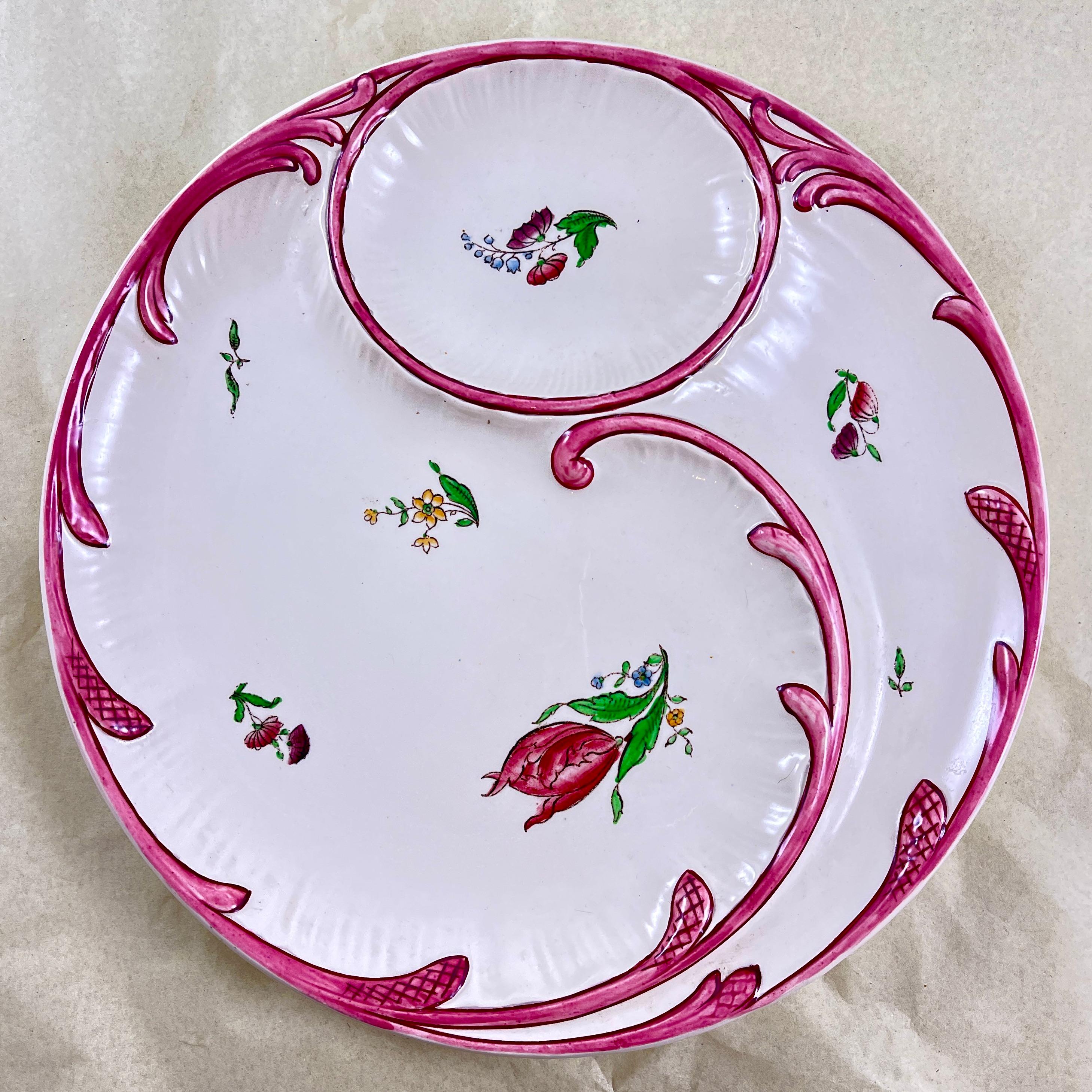 Sarreguemines Strasbourg Pattern Hand Painted Faïence Asparagus Plate In Good Condition For Sale In Philadelphia, PA