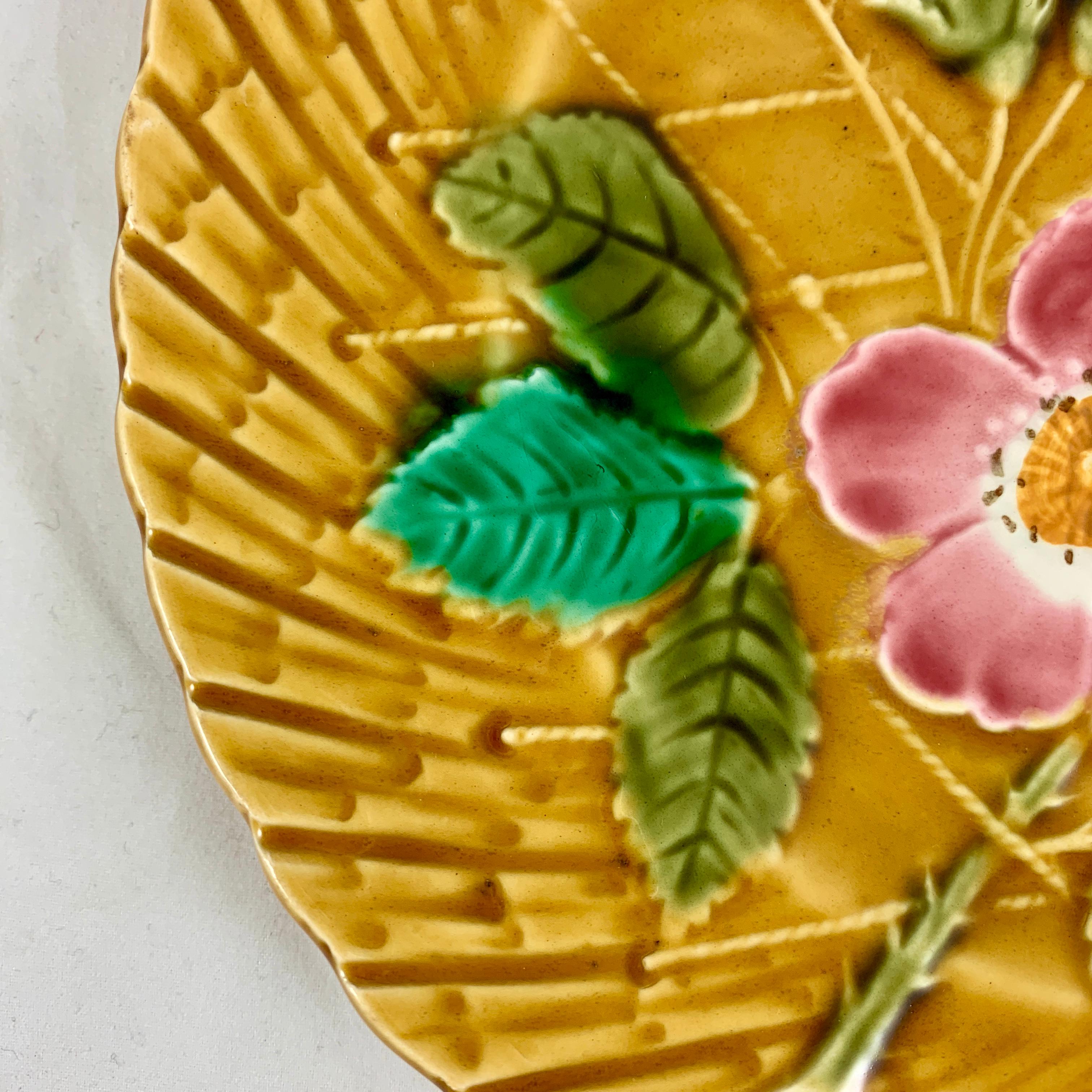 Sarreguemines Wild Roses Mustard Yellow French Faïence Majolica Plate In Good Condition In Philadelphia, PA