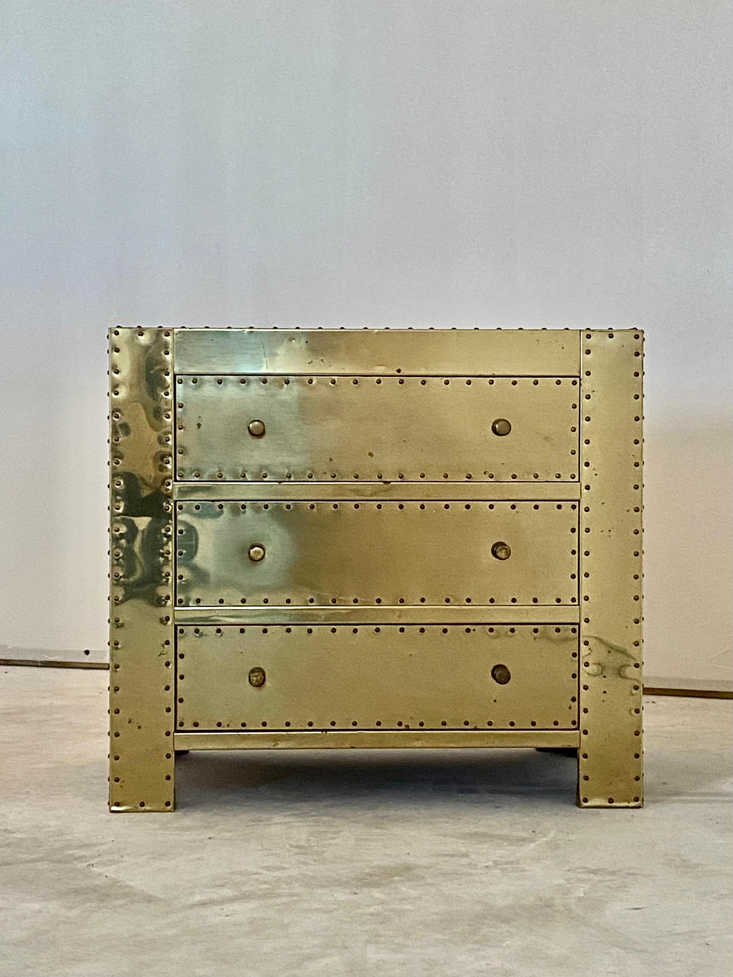 Sarreid Commode à trois tiroirs en laiton en vente 3