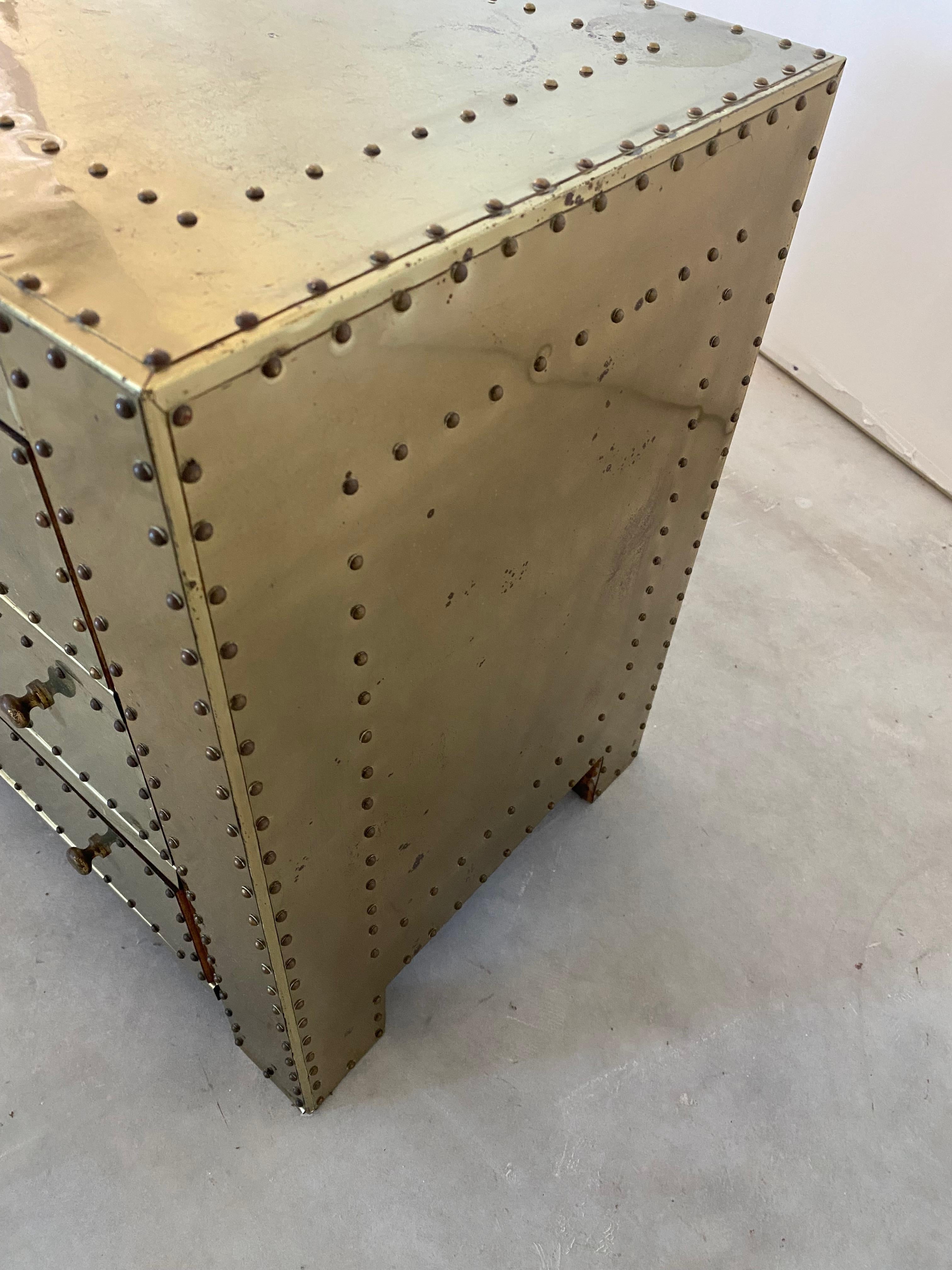 Sarreid Commode à trois tiroirs en laiton en vente 6