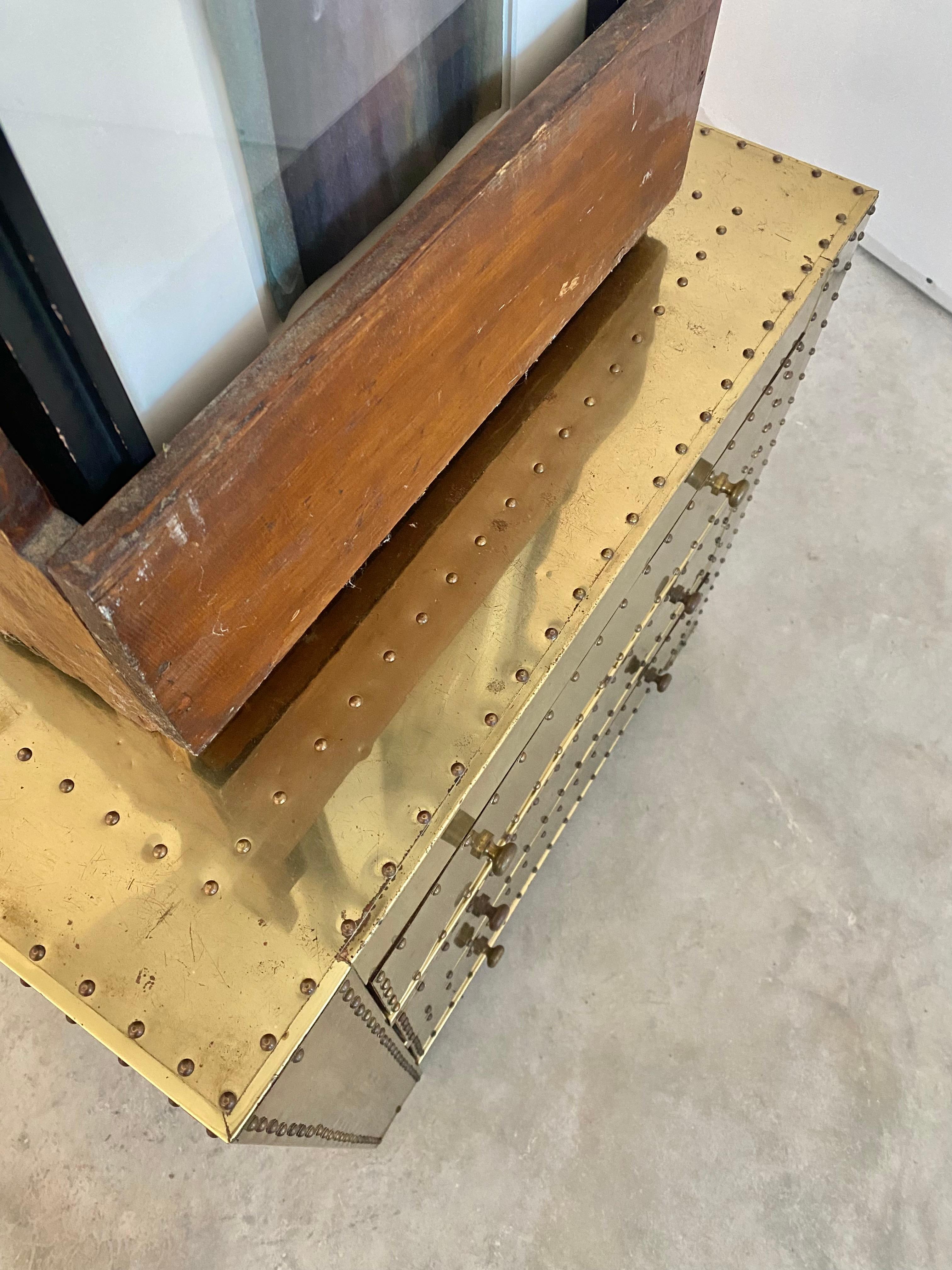 Sarreid Commode à trois tiroirs en laiton en vente 10